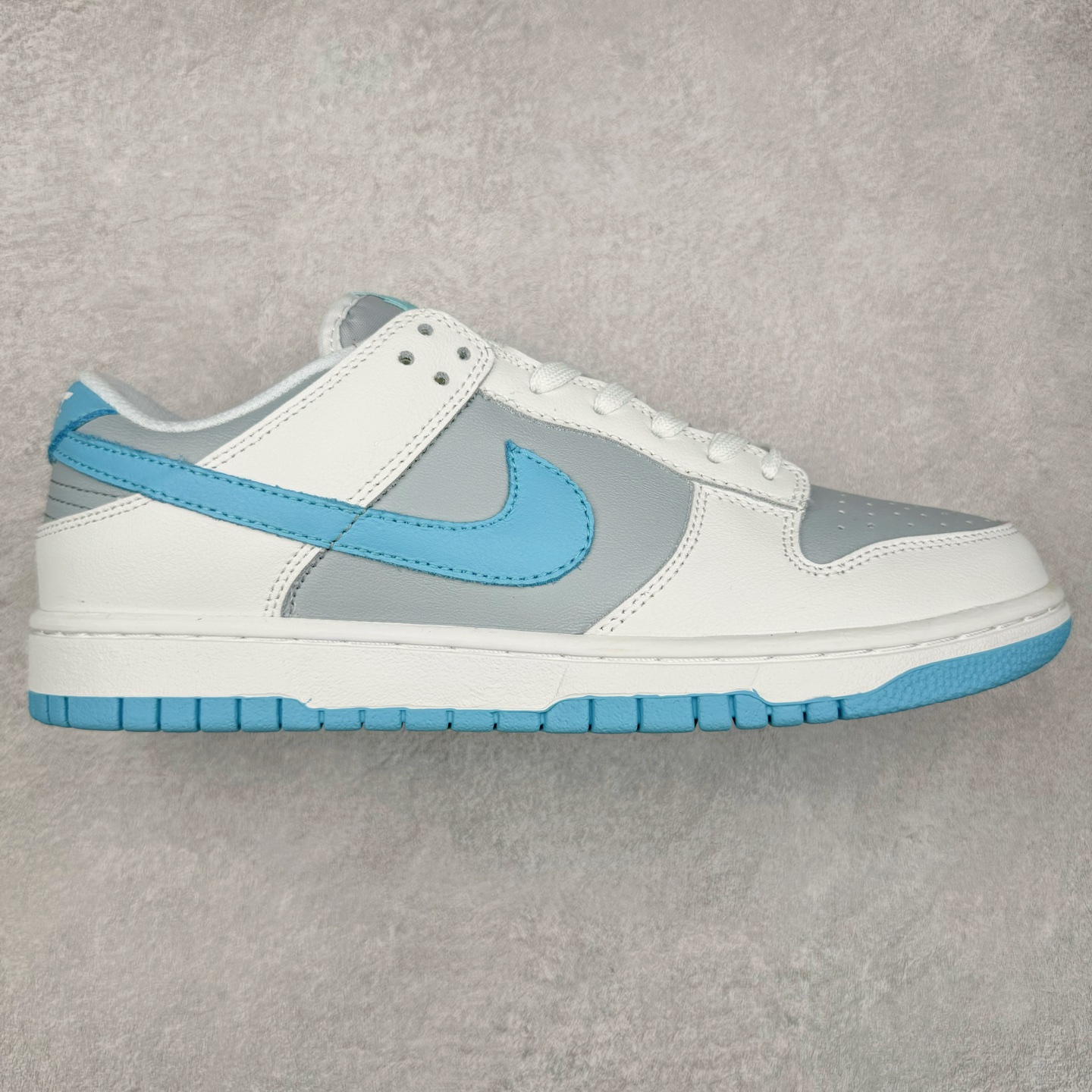 NK Dunk Low IB4503-072 全新支线性价比拉满 迎合行情定价 正确头层皮料 细节均购入原鞋校对开发 全套原纸板楦头加持 细节品控鞋型稳定 独家私模官方最新原厂磨具打造大底 鞋头坡度极致还原 原盒原配 玻璃冲刀 超高清洁度 全鞋零毛边皮料切割 正确中底布背胶中底布拉帮走线 尺码：36 36.5 37.5 38 38.5 39 40 40.5 41 42 42.5 43 44 44.5 45 46-选品中心