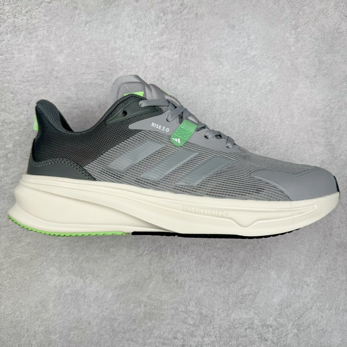 AD Supernova Rise 阿迪全新休闲轻跑鞋 款鞋采用了Dreamstrike+ 中底 将缓冲材质与柔软的织物相结合 以最大限度地减少刺激性摩擦和慢跑后水泡的可能性 在美学方面 Supernova Rise 从自然和生物中汲取灵感 如深色底色和半绿色细节 尺码:36 36.5 37.5 38 38.5 39 40 40.5 41 42 42.5 43 44 44.5 45-选品中心