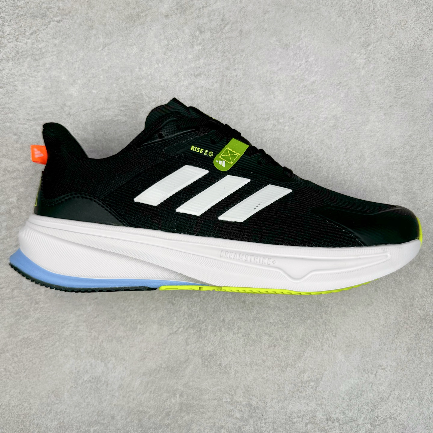 AD Supernova Rise 阿迪全新休闲轻跑鞋 款鞋采用了Dreamstrike+ 中底 将缓冲材质与柔软的织物相结合 以最大限度地减少刺激性摩擦和慢跑后水泡的可能性 在美学方面 Supernova Rise 从自然和生物中汲取灵感 如深色底色和半绿色细节 尺码：36 36.5 37.5 38 38.5 39 40 40.5 41 42 42.5 43 44 44.5 45-选品中心