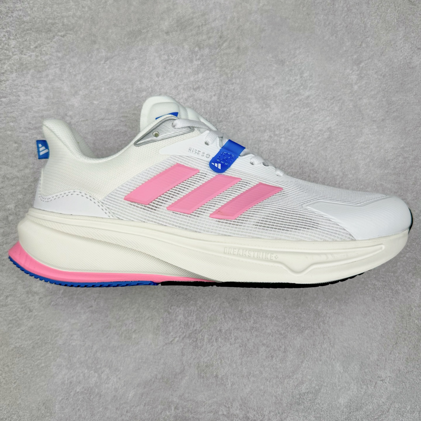 AD Supernova Rise 阿迪全新休闲轻跑鞋 款鞋采用了Dreamstrike+ 中底 将缓冲材质与柔软的织物相结合 以最大限度地减少刺激性摩擦和慢跑后水泡的可能性 在美学方面 Supernova Rise 从自然和生物中汲取灵感 如深色底色和半绿色细节 尺码：36 36.5 37.5 38 38.5 39 40 40.5 41 42 42.5 43 44 44.5 45-选品中心