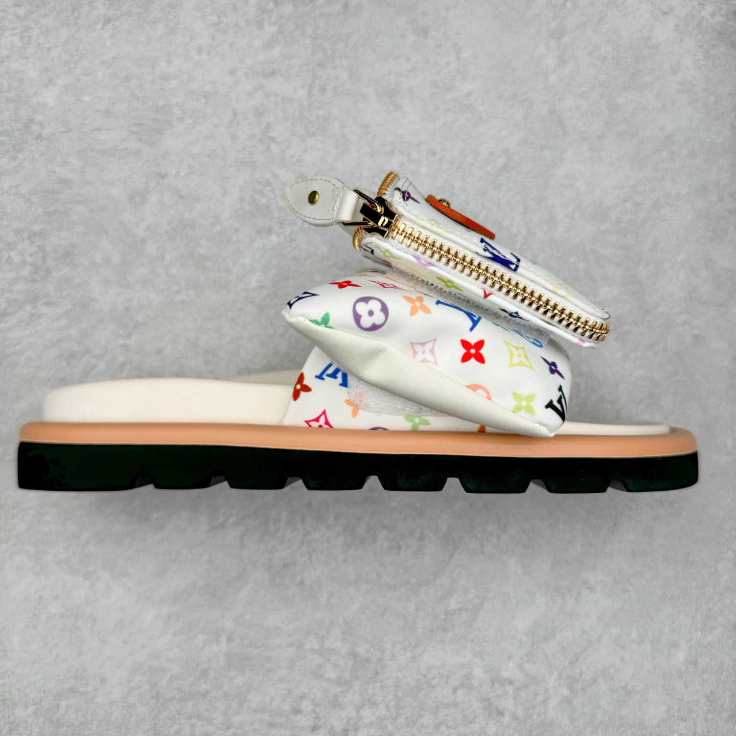 Louis Vuitton lv 2024专柜 春夏新款 最高限定专柜上新 LV情侣厚底魔术贴拖鞋明星同款 网红博主推荐 原版开模 代购版本 Lv 原版3D打印老花 内里海绵 水台4.5CM 原版私膜 真皮大底 全套专柜包装尺码:35 36 37 38 39 40 41 42 43 44-选品中心