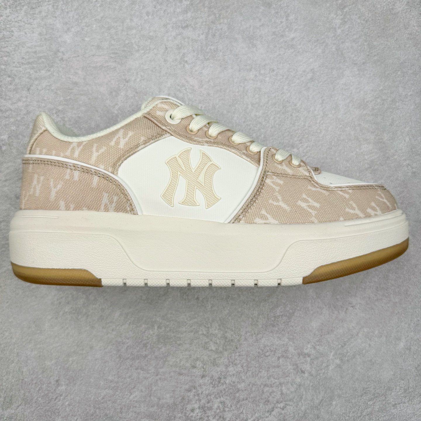 ＃PB过验版 MLB Chunky Liner Basic 复古印花学长鞋系列低帮轻量增高厚底百搭休闲运动慢跑鞋板鞋 Korea韩国联名NY美国榄球纽约洋基队限定 目前可过轻松秒过各类鉴定 能操作的私聊 韩国代购专供 左脚内置NFC感应 区别市面贴纸假芯片 MLB专用菱形双针中底布 重点细节中底布带注胶孔 原厂NFC感应吊牌 支持鉴定 一个两位数 原盒原标 全套原楦原纸板原厂数据开发 中韩文保养标贴 绿色防霉片 平台代购专供 独家一比一RB+MD组合大底 高频后跟小人Logo精准对位立体饱满 正确网布加超迁鞋面 转印中底走线紧密 转印Logo工艺表层防刮不掉色 尺码：35 36 36.5 37.5 38 38.5 39 40 40.5 41 42 42.5 43 44 44.5 45-选品中心