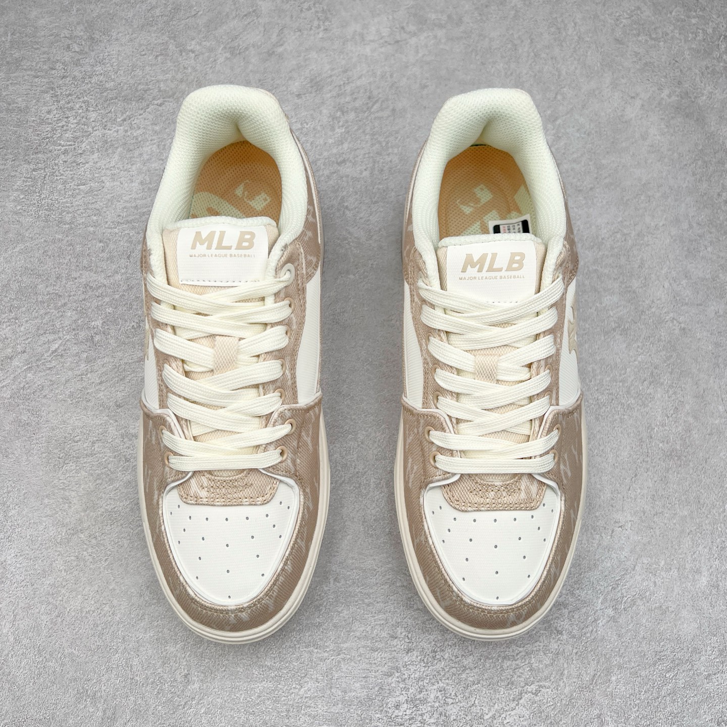 图片[2]-＃PB过验版 MLB Chunky Liner Basic 复古印花学长鞋系列低帮轻量增高厚底百搭休闲运动慢跑鞋板鞋 Korea韩国联名NY美国榄球纽约洋基队限定 目前可过轻松秒过各类鉴定 能操作的私聊 韩国代购专供 左脚内置NFC感应 区别市面贴纸假芯片 MLB专用菱形双针中底布 重点细节中底布带注胶孔 原厂NFC感应吊牌 支持鉴定 一个两位数 原盒原标 全套原楦原纸板原厂数据开发 中韩文保养标贴 绿色防霉片 平台代购专供 独家一比一RB+MD组合大底 高频后跟小人Logo精准对位立体饱满 正确网布加超迁鞋面 转印中底走线紧密 转印Logo工艺表层防刮不掉色 尺码：35 36 36.5 37.5 38 38.5 39 40 40.5 41 42 42.5 43 44 44.5 45-选品中心