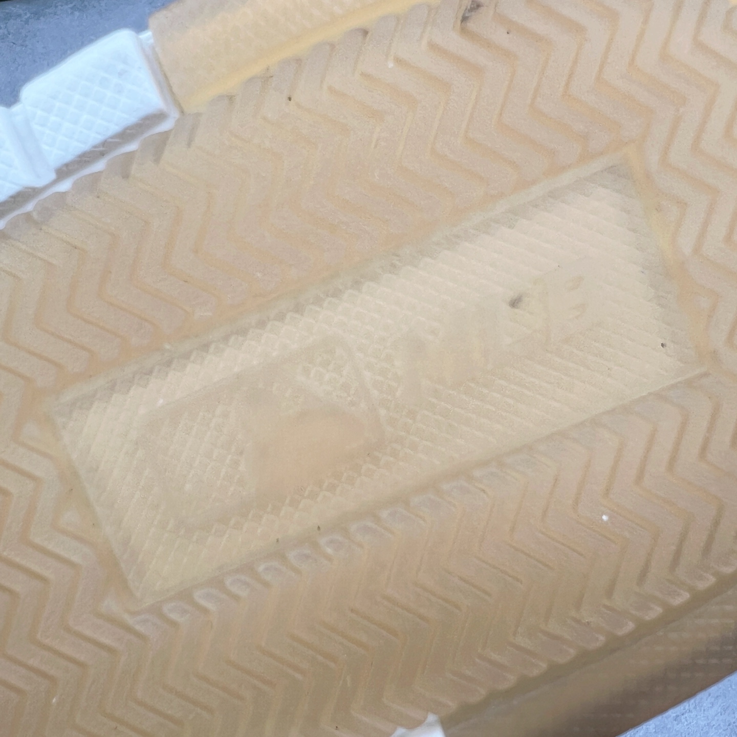 图片[20]-＃PB过验版 MLB Chunky Liner Basic 复古印花学长鞋系列低帮轻量增高厚底百搭休闲运动慢跑鞋板鞋 Korea韩国联名NY美国榄球纽约洋基队限定 目前可过轻松秒过各类鉴定 能操作的私聊 韩国代购专供 左脚内置NFC感应 区别市面贴纸假芯片 MLB专用菱形双针中底布 重点细节中底布带注胶孔 原厂NFC感应吊牌 支持鉴定 一个两位数 原盒原标 全套原楦原纸板原厂数据开发 中韩文保养标贴 绿色防霉片 平台代购专供 独家一比一RB+MD组合大底 高频后跟小人Logo精准对位立体饱满 正确网布加超迁鞋面 转印中底走线紧密 转印Logo工艺表层防刮不掉色 尺码：35 36 36.5 37.5 38 38.5 39 40 40.5 41 42 42.5 43 44 44.5 45-选品中心