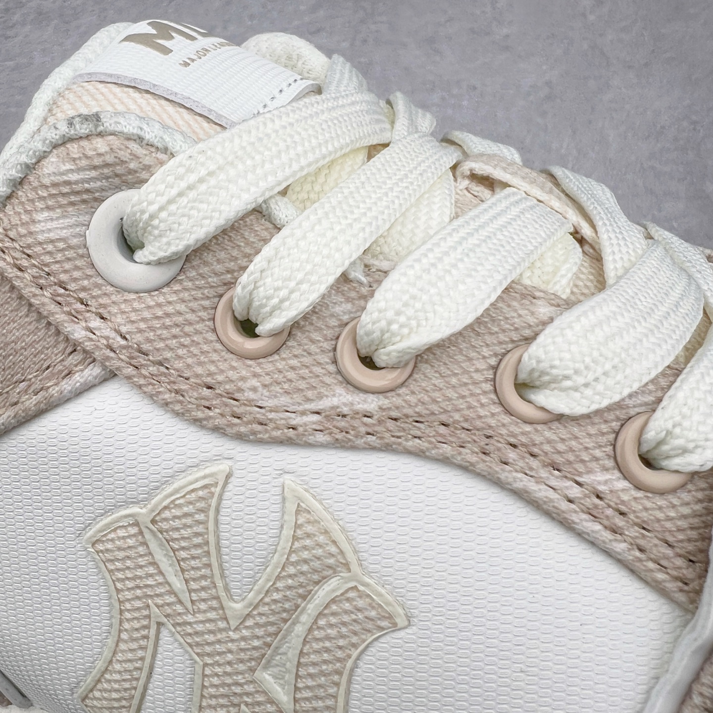 图片[16]-＃PB过验版 MLB Chunky Liner Basic 复古印花学长鞋系列低帮轻量增高厚底百搭休闲运动慢跑鞋板鞋 Korea韩国联名NY美国榄球纽约洋基队限定 目前可过轻松秒过各类鉴定 能操作的私聊 韩国代购专供 左脚内置NFC感应 区别市面贴纸假芯片 MLB专用菱形双针中底布 重点细节中底布带注胶孔 原厂NFC感应吊牌 支持鉴定 一个两位数 原盒原标 全套原楦原纸板原厂数据开发 中韩文保养标贴 绿色防霉片 平台代购专供 独家一比一RB+MD组合大底 高频后跟小人Logo精准对位立体饱满 正确网布加超迁鞋面 转印中底走线紧密 转印Logo工艺表层防刮不掉色 尺码：35 36 36.5 37.5 38 38.5 39 40 40.5 41 42 42.5 43 44 44.5 45-选品中心