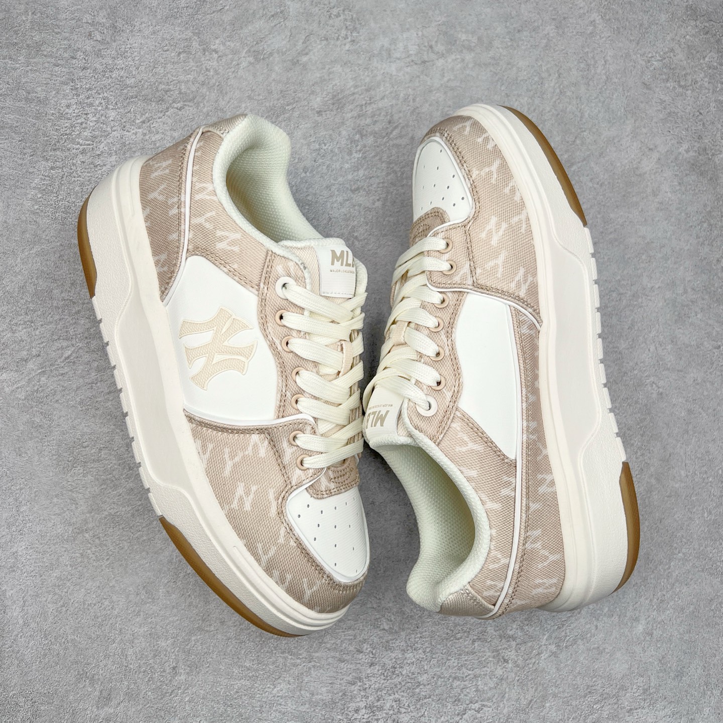 图片[3]-＃PB过验版 MLB Chunky Liner Basic 复古印花学长鞋系列低帮轻量增高厚底百搭休闲运动慢跑鞋板鞋 Korea韩国联名NY美国榄球纽约洋基队限定 目前可过轻松秒过各类鉴定 能操作的私聊 韩国代购专供 左脚内置NFC感应 区别市面贴纸假芯片 MLB专用菱形双针中底布 重点细节中底布带注胶孔 原厂NFC感应吊牌 支持鉴定 一个两位数 原盒原标 全套原楦原纸板原厂数据开发 中韩文保养标贴 绿色防霉片 平台代购专供 独家一比一RB+MD组合大底 高频后跟小人Logo精准对位立体饱满 正确网布加超迁鞋面 转印中底走线紧密 转印Logo工艺表层防刮不掉色 尺码：35 36 36.5 37.5 38 38.5 39 40 40.5 41 42 42.5 43 44 44.5 45-选品中心