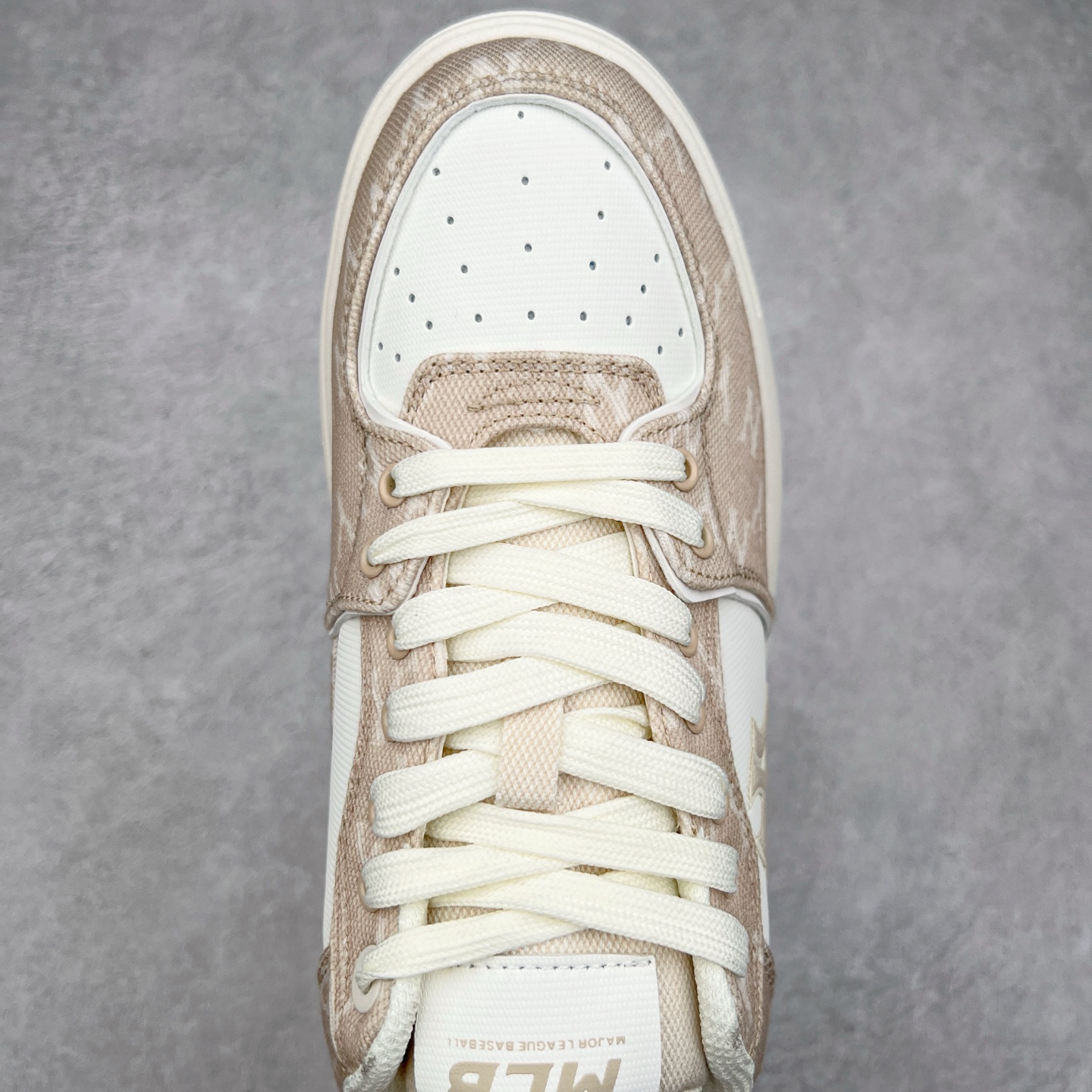 图片[4]-＃PB过验版 MLB Chunky Liner Basic 复古印花学长鞋系列低帮轻量增高厚底百搭休闲运动慢跑鞋板鞋 Korea韩国联名NY美国榄球纽约洋基队限定 目前可过轻松秒过各类鉴定 能操作的私聊 韩国代购专供 左脚内置NFC感应 区别市面贴纸假芯片 MLB专用菱形双针中底布 重点细节中底布带注胶孔 原厂NFC感应吊牌 支持鉴定 一个两位数 原盒原标 全套原楦原纸板原厂数据开发 中韩文保养标贴 绿色防霉片 平台代购专供 独家一比一RB+MD组合大底 高频后跟小人Logo精准对位立体饱满 正确网布加超迁鞋面 转印中底走线紧密 转印Logo工艺表层防刮不掉色 尺码：35 36 36.5 37.5 38 38.5 39 40 40.5 41 42 42.5 43 44 44.5 45-选品中心