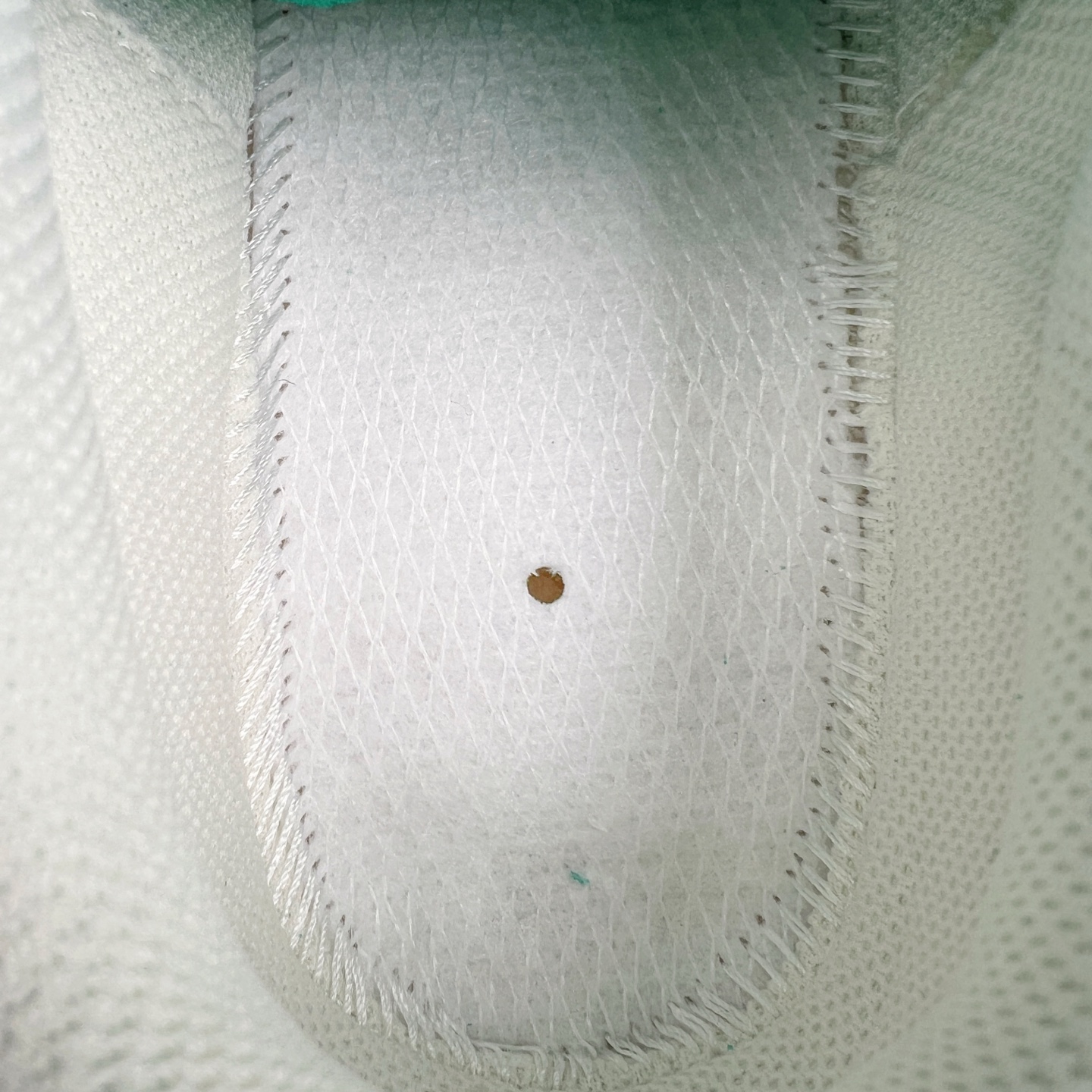 图片[17]-＃PB过验版 MLB Chunky Liner Basic 复古印花学长鞋系列低帮轻量增高厚底百搭休闲运动慢跑鞋板鞋 Korea韩国联名NY美国榄球纽约洋基队限定 目前可过轻松秒过各类鉴定 能操作的私聊 韩国代购专供 左脚内置NFC感应 区别市面贴纸假芯片 MLB专用菱形双针中底布 重点细节中底布带注胶孔 原厂NFC感应吊牌 支持鉴定 一个两位数 原盒原标 全套原楦原纸板原厂数据开发 中韩文保养标贴 绿色防霉片 平台代购专供 独家一比一RB+MD组合大底 高频后跟小人Logo精准对位立体饱满 正确网布加超迁鞋面 转印中底走线紧密 转印Logo工艺表层防刮不掉色 尺码：35 36 36.5 37.5 38 38.5 39 40 40.5 41 42 42.5 43 44 44.5 45-选品中心