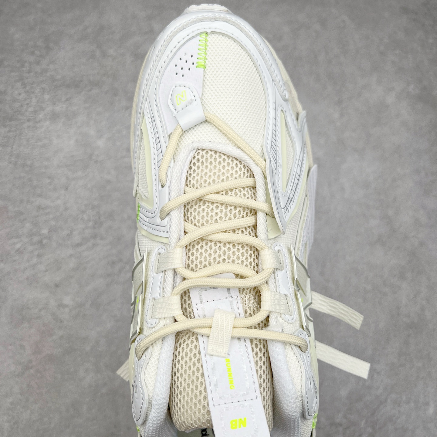 图片[4]-＃M3纯原 New Balance M1906R NB新百伦系列复古老爹风休闲运动慢跑鞋 日韩出口特供订单 全网最全配色 配套商长期套现长期补货 全新货品 正常出厂触屏不到的单价 超级跑量款 全套原楦原纸板原厂数据开发 进口三明治网面 原装进口翻毛皮料正确绒感卡色 正确中底拉帮中底网布细节 采用轻质牛剖革拼接透气网眼衬垫织物鞋面材质 T-Beam大底提供足步弓支撑 保持步态稳定 后跟搭载外露缓震胶 鞋身整体以各种深浅不一的灰色覆盖 鞋头以淡蓝色调装饰 网眼衬垫通过不规律的色块实现做旧的美感 泛黄的鞋底更是进一步增添了复古气息 尺码：36 37 37.5 38 38.5 39.5 40 40.5 41.5 42 42.5 43 44 45-选品中心