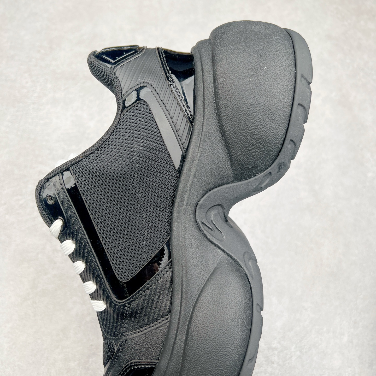 图片[7]-SMFK 2024最新火爆增高小白鞋板鞋 SMFK成立于2016年 一直在做中国品牌 中国设计 中国制造 品牌注重舒适和体验 在设计上追求unisex free size design for all并且尝试一些关于SMFK的风格 在乎每个产品的细节开发 很多部分我们采用手工制作 在相同中又存在不同 不破不立 尺码：35 36 37 38 39 40-选品中心