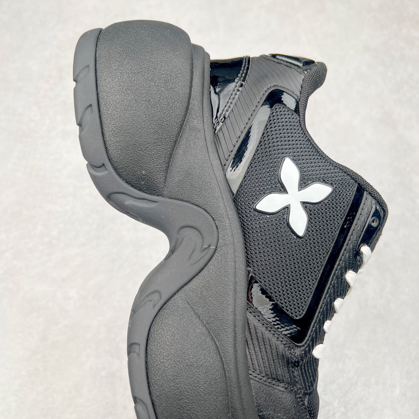 图片[6]-SMFK 2024最新火爆增高小白鞋板鞋 SMFK成立于2016年 一直在做中国品牌 中国设计 中国制造 品牌注重舒适和体验 在设计上追求unisex free size design for all并且尝试一些关于SMFK的风格 在乎每个产品的细节开发 很多部分我们采用手工制作 在相同中又存在不同 不破不立 尺码：35 36 37 38 39 40-选品中心