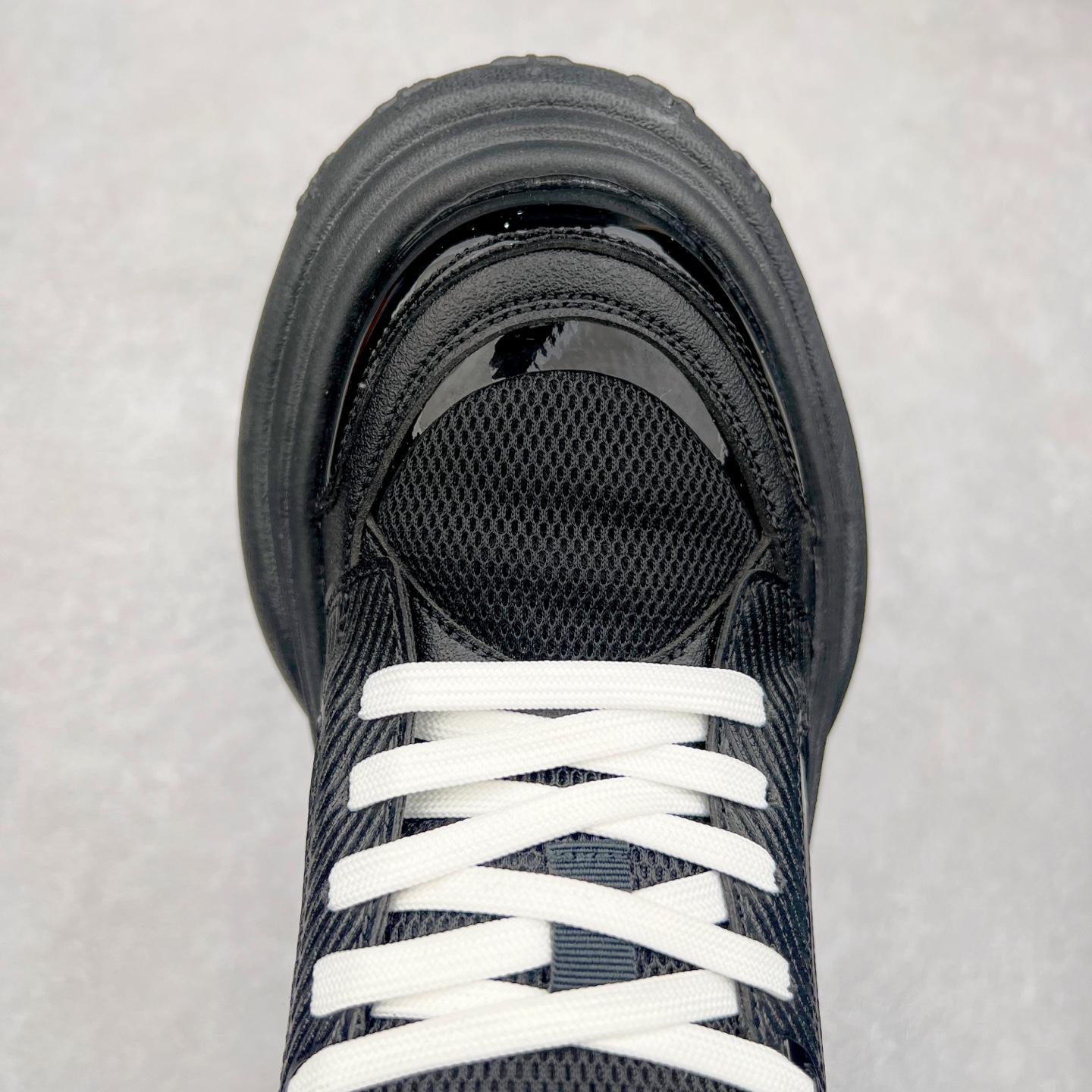 图片[4]-SMFK 2024最新火爆增高小白鞋板鞋 SMFK成立于2016年 一直在做中国品牌 中国设计 中国制造 品牌注重舒适和体验 在设计上追求unisex free size design for all并且尝试一些关于SMFK的风格 在乎每个产品的细节开发 很多部分我们采用手工制作 在相同中又存在不同 不破不立 尺码：35 36 37 38 39 40-选品中心