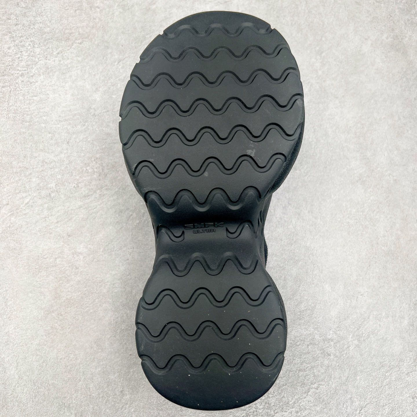 图片[9]-SMFK 2024最新火爆增高小白鞋板鞋 SMFK成立于2016年 一直在做中国品牌 中国设计 中国制造 品牌注重舒适和体验 在设计上追求unisex free size design for all并且尝试一些关于SMFK的风格 在乎每个产品的细节开发 很多部分我们采用手工制作 在相同中又存在不同 不破不立 尺码：35 36 37 38 39 40-选品中心