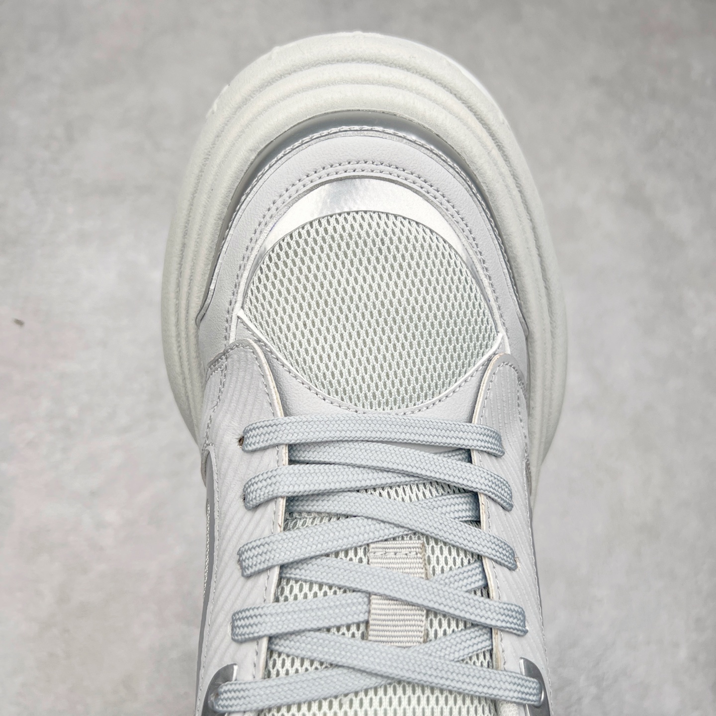 图片[4]-SMFK 2024最新火爆增高小白鞋板鞋 SMFK成立于2016年 一直在做中国品牌 中国设计 中国制造 品牌注重舒适和体验 在设计上追求unisex free size design for all并且尝试一些关于SMFK的风格 在乎每个产品的细节开发 很多部分我们采用手工制作 在相同中又存在不同 不破不立 尺码：35 36 37 38 39 40-选品中心