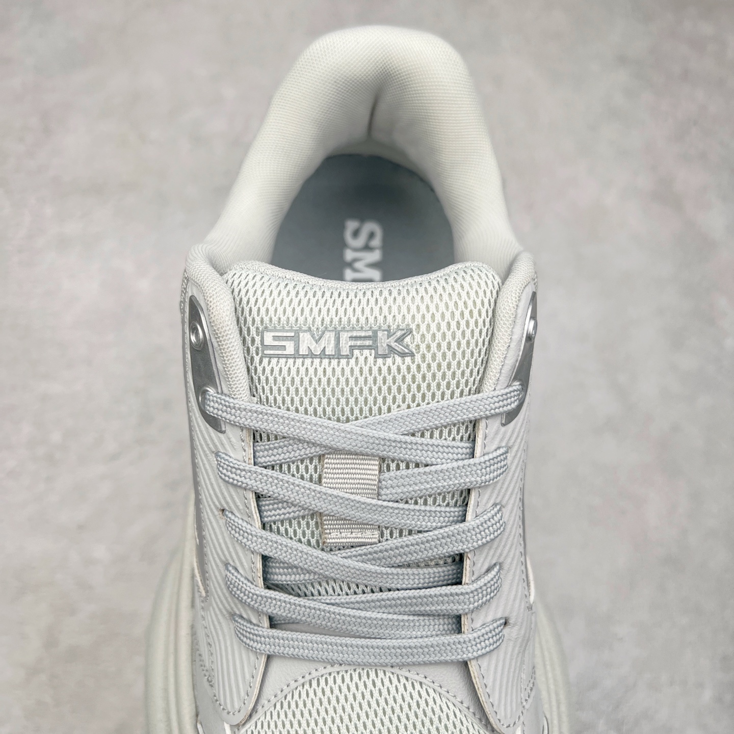图片[5]-SMFK 2024最新火爆增高小白鞋板鞋 SMFK成立于2016年 一直在做中国品牌 中国设计 中国制造 品牌注重舒适和体验 在设计上追求unisex free size design for all并且尝试一些关于SMFK的风格 在乎每个产品的细节开发 很多部分我们采用手工制作 在相同中又存在不同 不破不立 尺码：35 36 37 38 39 40-选品中心