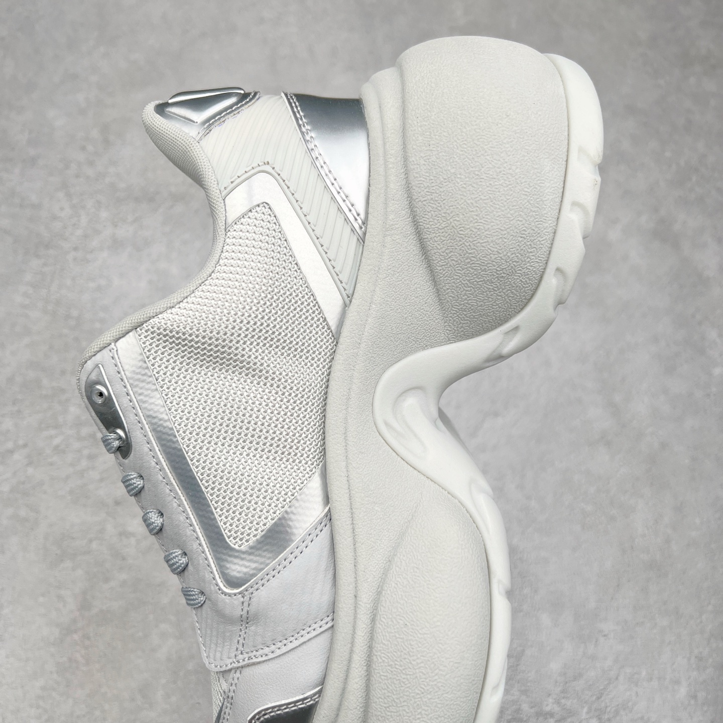 图片[7]-SMFK 2024最新火爆增高小白鞋板鞋 SMFK成立于2016年 一直在做中国品牌 中国设计 中国制造 品牌注重舒适和体验 在设计上追求unisex free size design for all并且尝试一些关于SMFK的风格 在乎每个产品的细节开发 很多部分我们采用手工制作 在相同中又存在不同 不破不立 尺码：35 36 37 38 39 40-选品中心