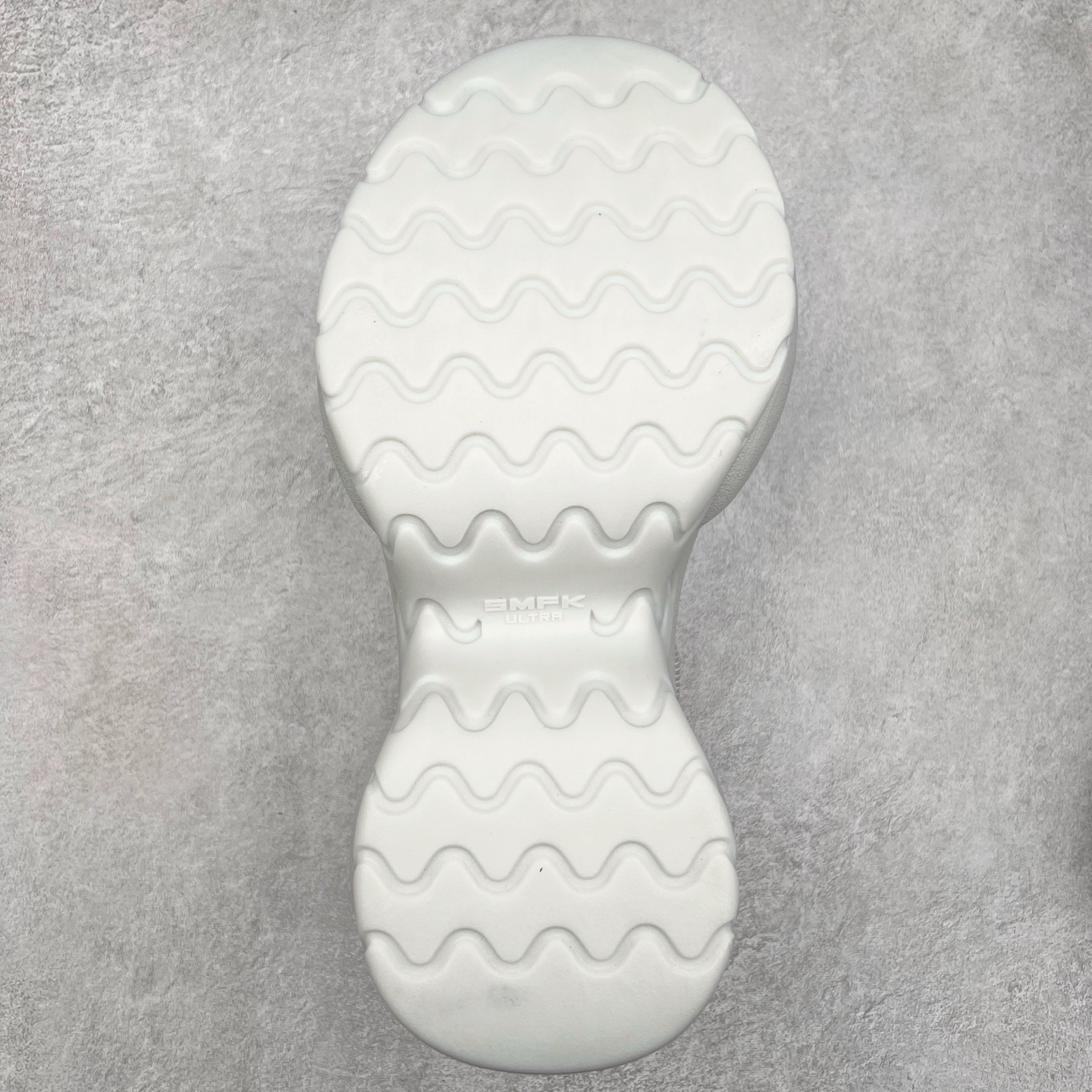 图片[9]-SMFK 2024最新火爆增高小白鞋板鞋 SMFK成立于2016年 一直在做中国品牌 中国设计 中国制造 品牌注重舒适和体验 在设计上追求unisex free size design for all并且尝试一些关于SMFK的风格 在乎每个产品的细节开发 很多部分我们采用手工制作 在相同中又存在不同 不破不立 尺码：35 36 37 38 39 40-选品中心