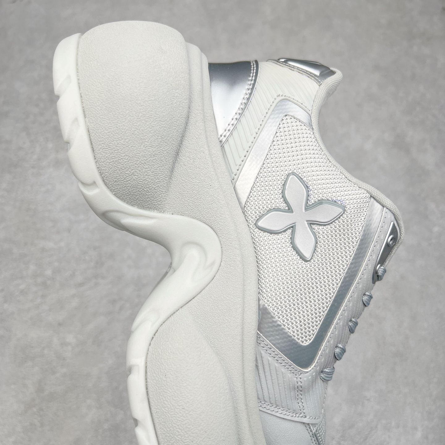 图片[6]-SMFK 2024最新火爆增高小白鞋板鞋 SMFK成立于2016年 一直在做中国品牌 中国设计 中国制造 品牌注重舒适和体验 在设计上追求unisex free size design for all并且尝试一些关于SMFK的风格 在乎每个产品的细节开发 很多部分我们采用手工制作 在相同中又存在不同 不破不立 尺码：35 36 37 38 39 40-选品中心