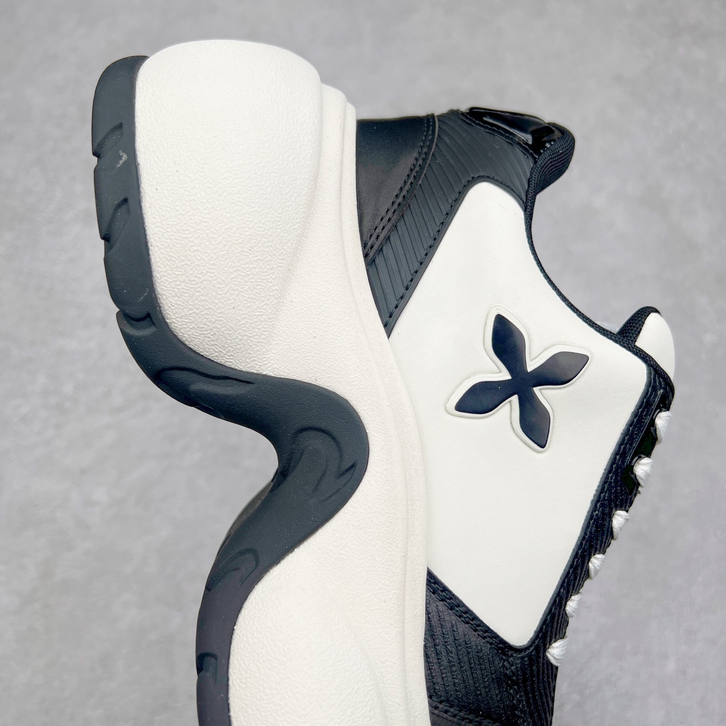 图片[6]-SMFK 2024最新火爆增高小白鞋板鞋 SMFK成立于2016年 一直在做中国品牌 中国设计 中国制造 品牌注重舒适和体验 在设计上追求unisex free size design for all并且尝试一些关于SMFK的风格 在乎每个产品的细节开发 很多部分我们采用手工制作 在相同中又存在不同 不破不立 尺码：35 36 37 38 39 40-选品中心