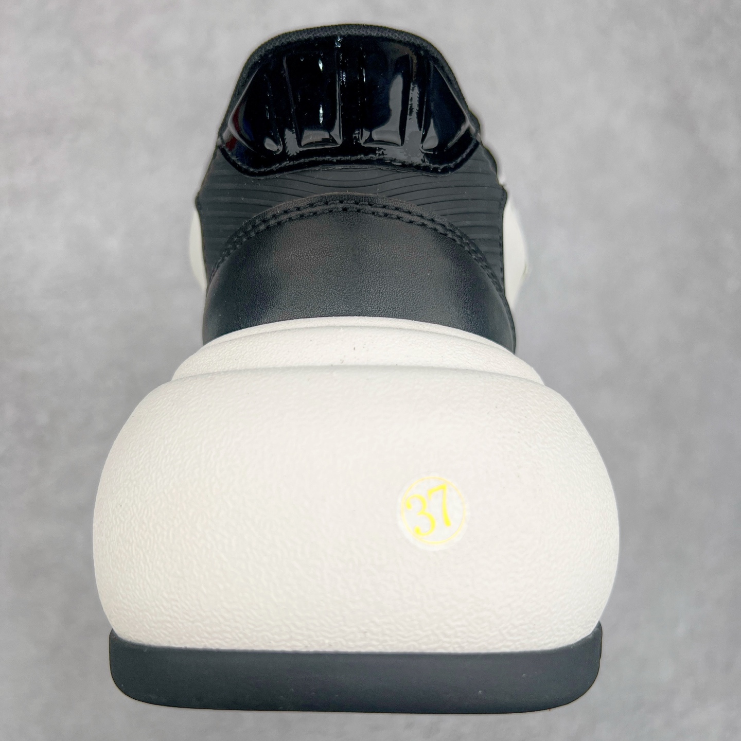 图片[8]-SMFK 2024最新火爆增高小白鞋板鞋 SMFK成立于2016年 一直在做中国品牌 中国设计 中国制造 品牌注重舒适和体验 在设计上追求unisex free size design for all并且尝试一些关于SMFK的风格 在乎每个产品的细节开发 很多部分我们采用手工制作 在相同中又存在不同 不破不立 尺码：35 36 37 38 39 40-选品中心