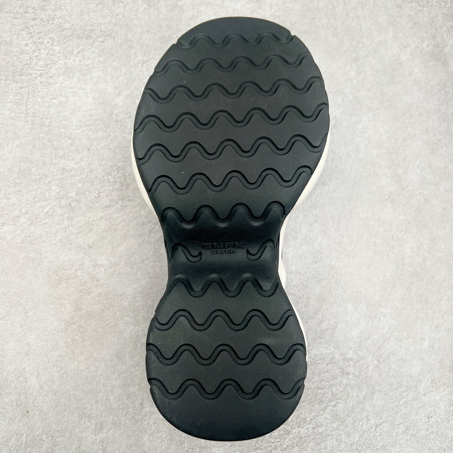 图片[9]-SMFK 2024最新火爆增高小白鞋板鞋 SMFK成立于2016年 一直在做中国品牌 中国设计 中国制造 品牌注重舒适和体验 在设计上追求unisex free size design for all并且尝试一些关于SMFK的风格 在乎每个产品的细节开发 很多部分我们采用手工制作 在相同中又存在不同 不破不立 尺码：35 36 37 38 39 40-选品中心