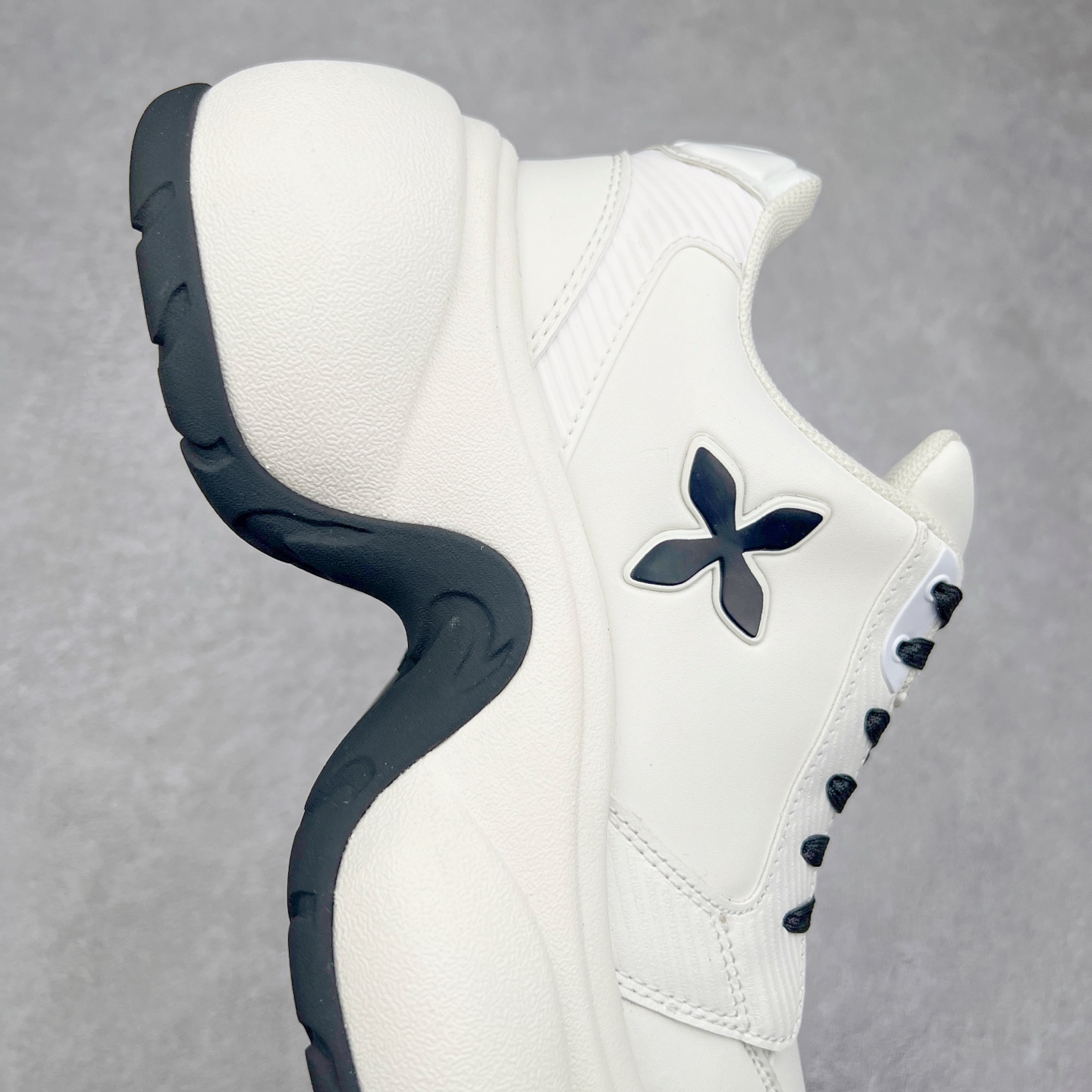 图片[6]-SMFK 2024最新火爆增高小白鞋板鞋 SMFK成立于2016年 一直在做中国品牌 中国设计 中国制造 品牌注重舒适和体验 在设计上追求unisex free size design for all并且尝试一些关于SMFK的风格 在乎每个产品的细节开发 很多部分我们采用手工制作 在相同中又存在不同 不破不立 尺码：35 36 37 38 39 40-选品中心