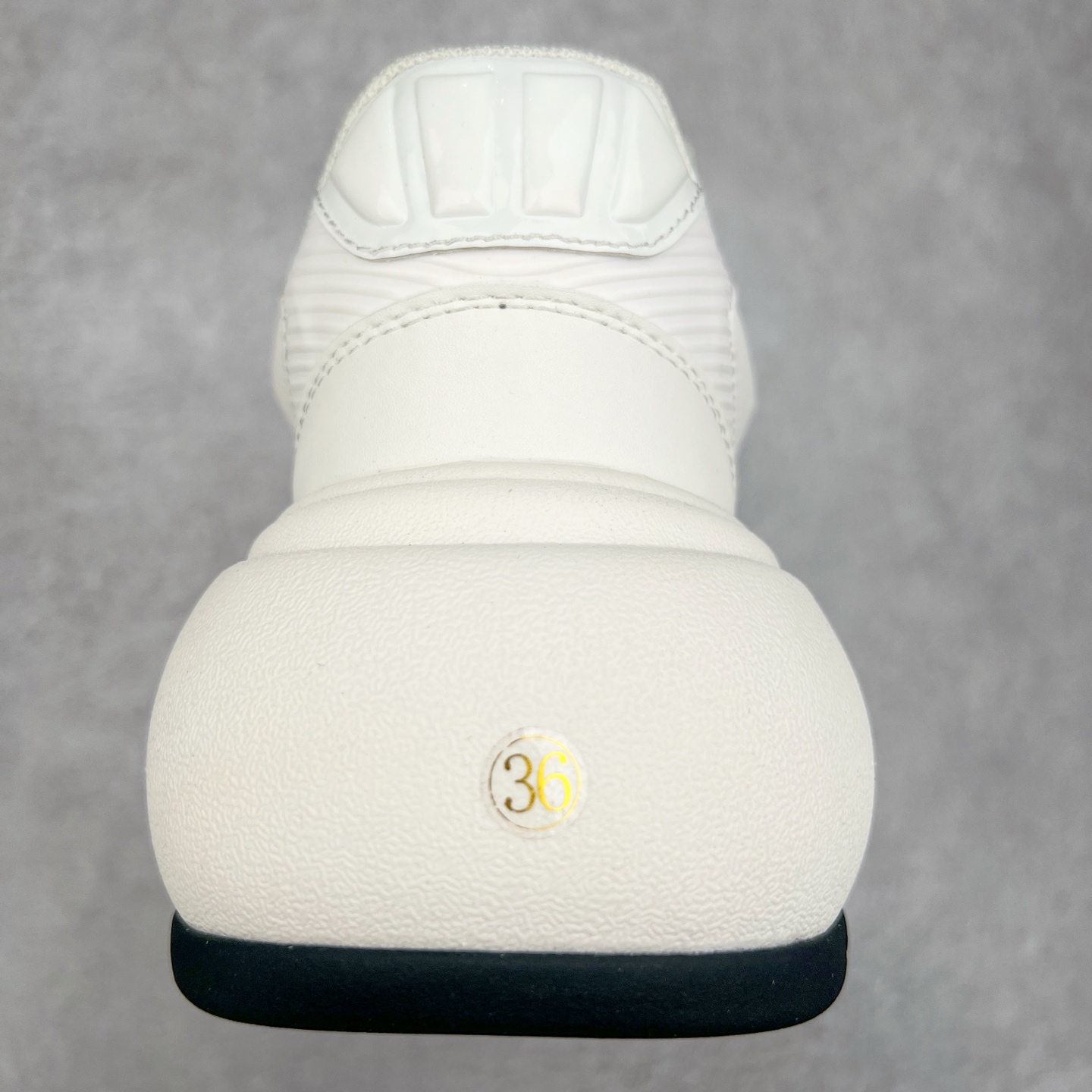 图片[8]-SMFK 2024最新火爆增高小白鞋板鞋 SMFK成立于2016年 一直在做中国品牌 中国设计 中国制造 品牌注重舒适和体验 在设计上追求unisex free size design for all并且尝试一些关于SMFK的风格 在乎每个产品的细节开发 很多部分我们采用手工制作 在相同中又存在不同 不破不立 尺码：35 36 37 38 39 40-选品中心