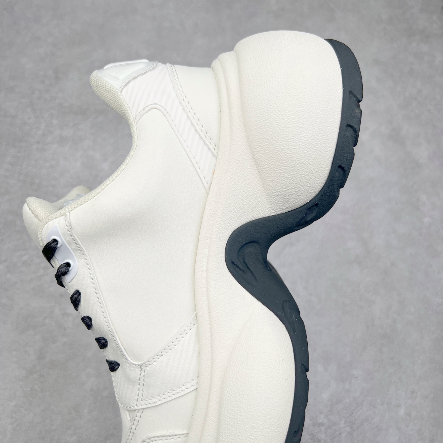 图片[7]-SMFK 2024最新火爆增高小白鞋板鞋 SMFK成立于2016年 一直在做中国品牌 中国设计 中国制造 品牌注重舒适和体验 在设计上追求unisex free size design for all并且尝试一些关于SMFK的风格 在乎每个产品的细节开发 很多部分我们采用手工制作 在相同中又存在不同 不破不立 尺码：35 36 37 38 39 40-选品中心