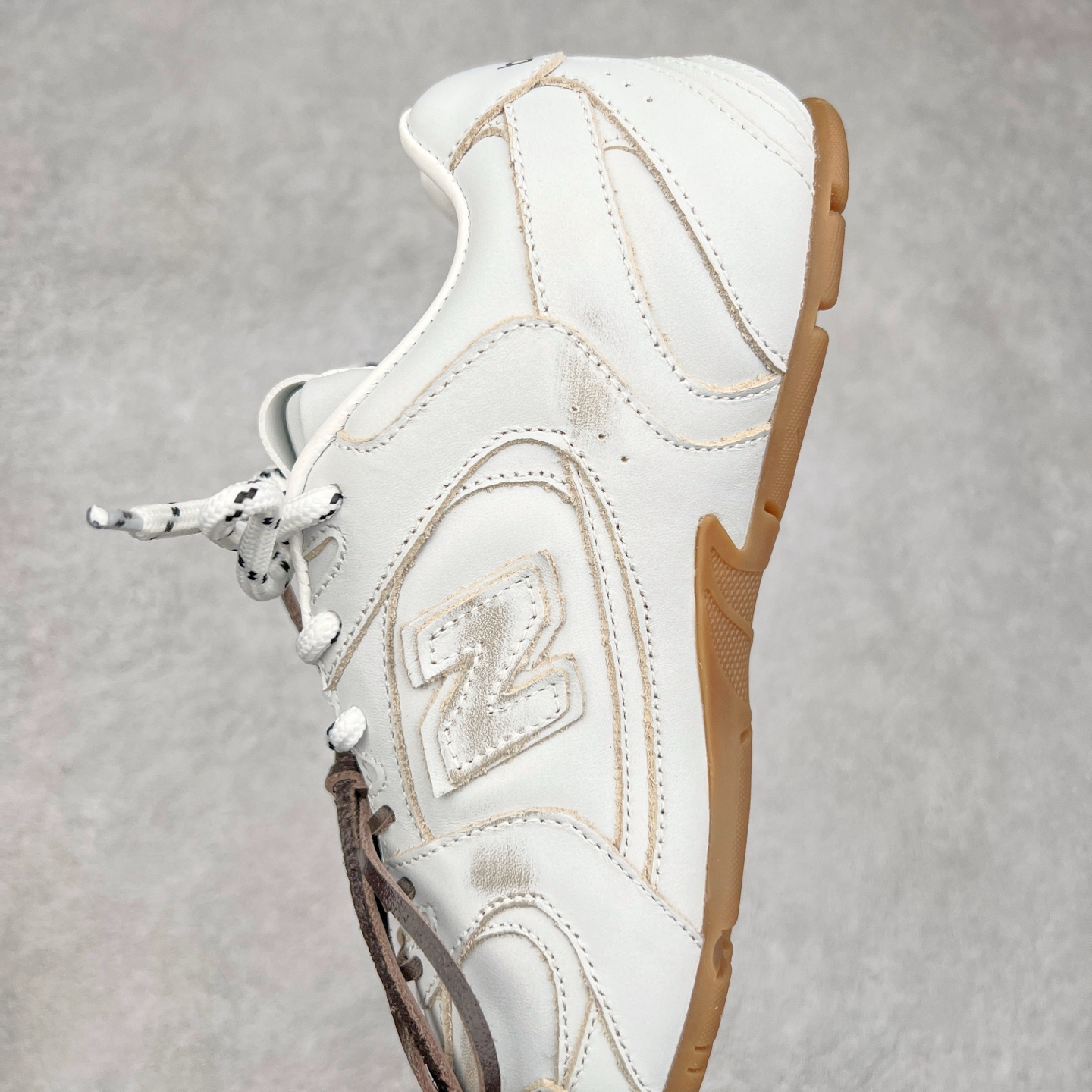 图片[7]-Miumiu x New Balance NB530 新百伦缪缪联名款复古运动鞋 全套原楦原纸板原厂数据开发 原厂三文治网纱 原装进口羊皮加羊反绒正确绒感卡色 正确中底拉帮中底纸板满印细节 冲裁组合 匠心打造 耗时两个月开发完成 工艺极其复杂难度可想而知 新开独立私模大底 全网唯一正确私模大底 高端零售专供产物 尺码：35 36 37 38 39 40 41 42 42.5 43 44 45-选品中心