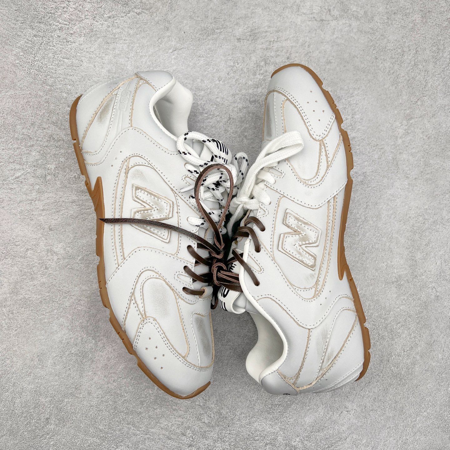 图片[3]-Miumiu x New Balance NB530 新百伦缪缪联名款复古运动鞋 全套原楦原纸板原厂数据开发 原厂三文治网纱 原装进口羊皮加羊反绒正确绒感卡色 正确中底拉帮中底纸板满印细节 冲裁组合 匠心打造 耗时两个月开发完成 工艺极其复杂难度可想而知 新开独立私模大底 全网唯一正确私模大底 高端零售专供产物 尺码：35 36 37 38 39 40 41 42 42.5 43 44 45-选品中心