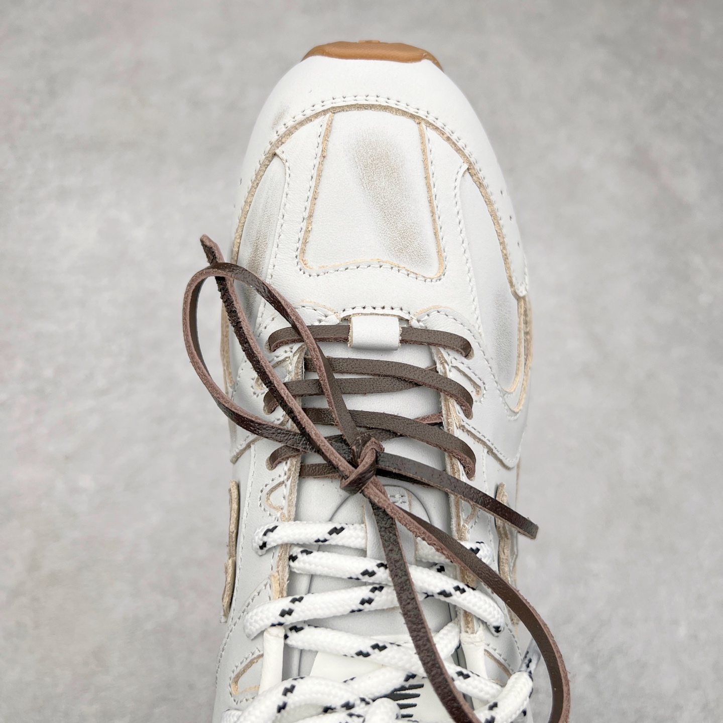 图片[4]-Miumiu x New Balance NB530 新百伦缪缪联名款复古运动鞋 全套原楦原纸板原厂数据开发 原厂三文治网纱 原装进口羊皮加羊反绒正确绒感卡色 正确中底拉帮中底纸板满印细节 冲裁组合 匠心打造 耗时两个月开发完成 工艺极其复杂难度可想而知 新开独立私模大底 全网唯一正确私模大底 高端零售专供产物 尺码：35 36 37 38 39 40 41 42 42.5 43 44 45-选品中心