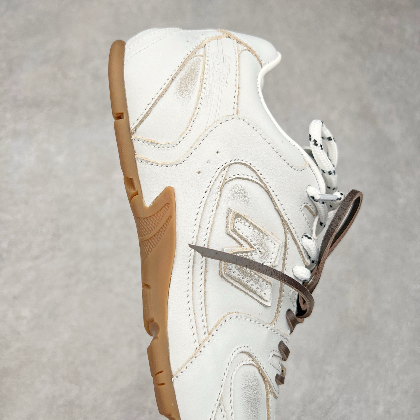 图片[6]-Miumiu x New Balance NB530 新百伦缪缪联名款复古运动鞋 全套原楦原纸板原厂数据开发 原厂三文治网纱 原装进口羊皮加羊反绒正确绒感卡色 正确中底拉帮中底纸板满印细节 冲裁组合 匠心打造 耗时两个月开发完成 工艺极其复杂难度可想而知 新开独立私模大底 全网唯一正确私模大底 高端零售专供产物 尺码：35 36 37 38 39 40 41 42 42.5 43 44 45-选品中心