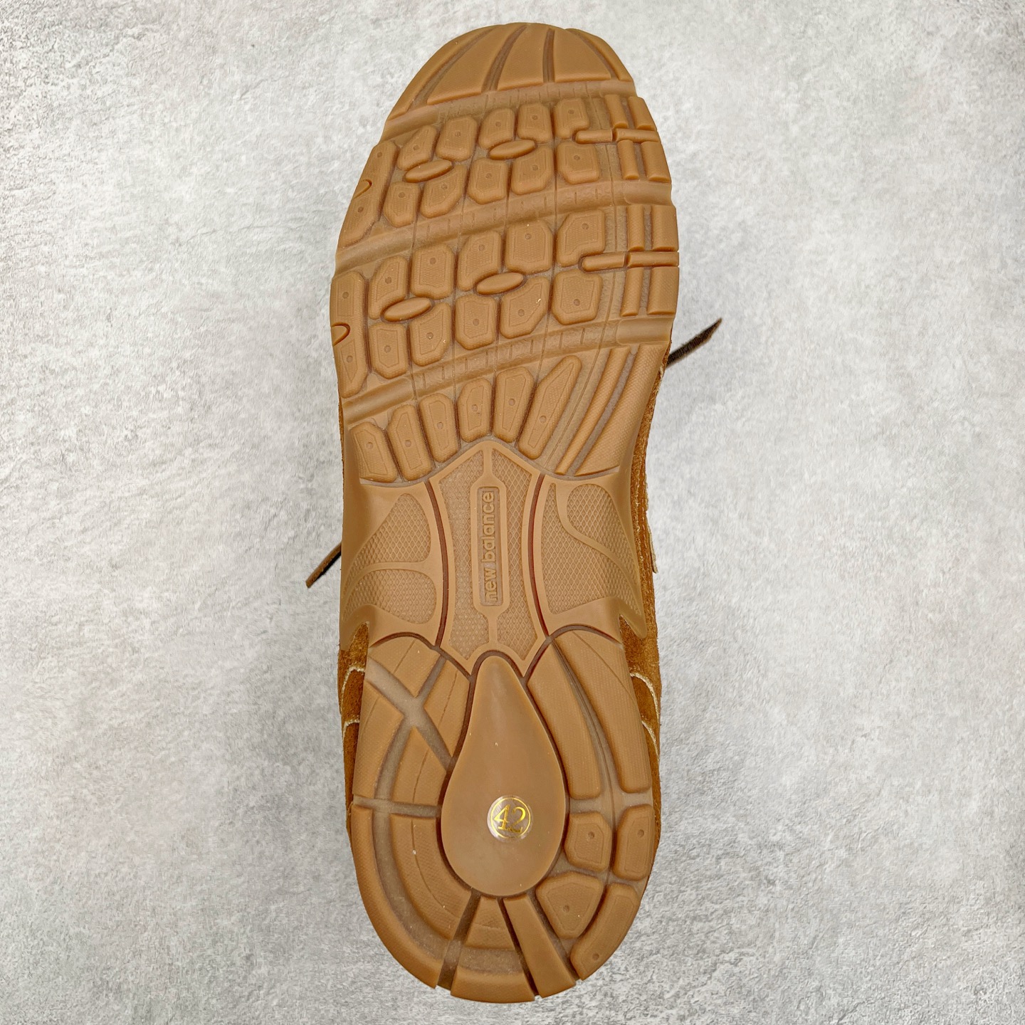 图片[9]-Miumiu x New Balance NB530 新百伦缪缪联名款复古运动鞋 全套原楦原纸板原厂数据开发 原厂三文治网纱 原装进口羊皮加羊反绒正确绒感卡色 正确中底拉帮中底纸板满印细节 冲裁组合 匠心打造 耗时两个月开发完成 工艺极其复杂难度可想而知 新开独立私模大底 全网唯一正确私模大底 高端零售专供产物 尺码：35 36 37 38 39 40 41 42 42.5 43 44 45-选品中心