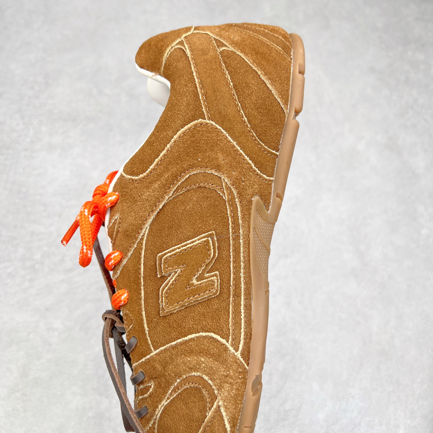 图片[7]-Miumiu x New Balance NB530 新百伦缪缪联名款复古运动鞋 全套原楦原纸板原厂数据开发 原厂三文治网纱 原装进口羊皮加羊反绒正确绒感卡色 正确中底拉帮中底纸板满印细节 冲裁组合 匠心打造 耗时两个月开发完成 工艺极其复杂难度可想而知 新开独立私模大底 全网唯一正确私模大底 高端零售专供产物 尺码：35 36 37 38 39 40 41 42 42.5 43 44 45-选品中心