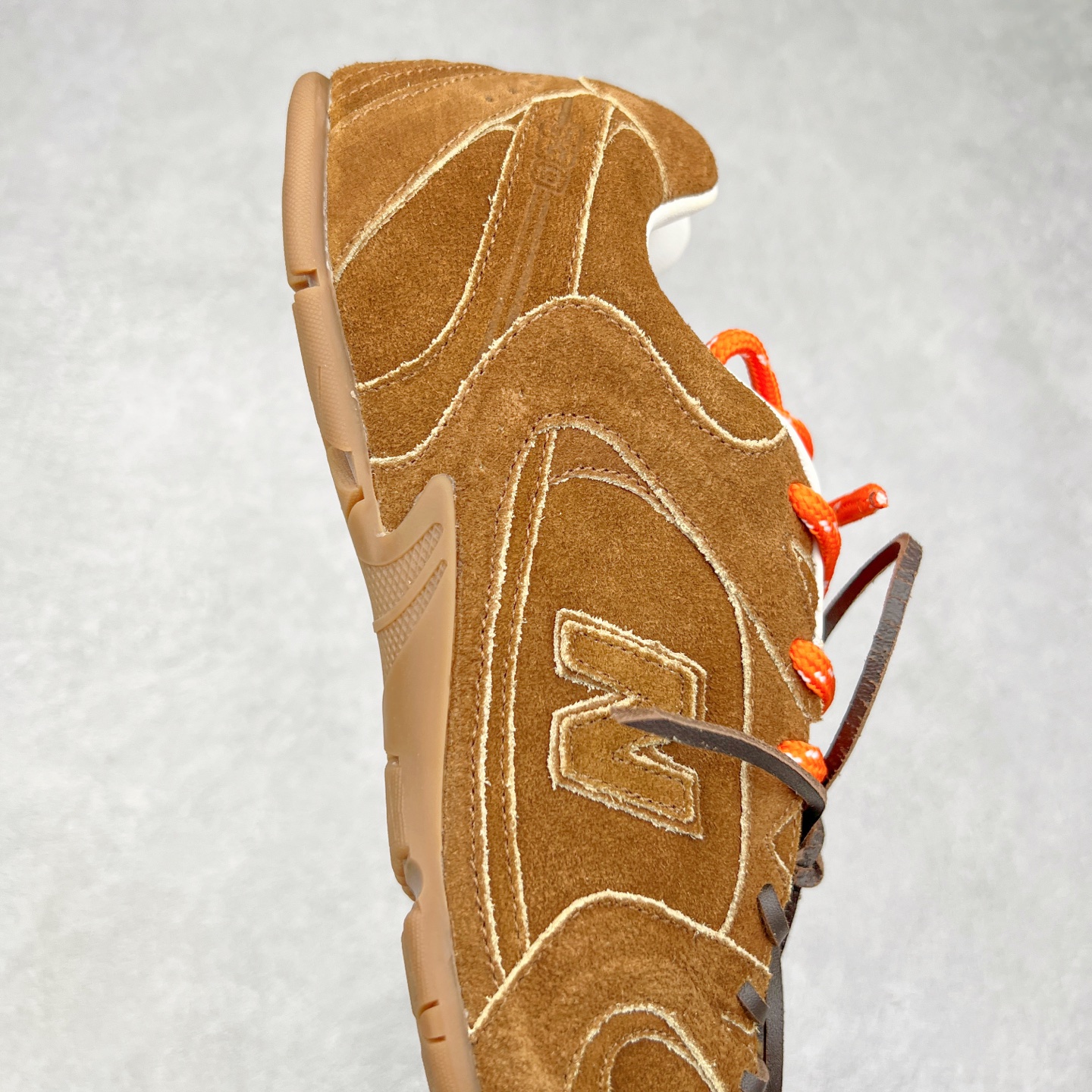 图片[6]-Miumiu x New Balance NB530 新百伦缪缪联名款复古运动鞋 全套原楦原纸板原厂数据开发 原厂三文治网纱 原装进口羊皮加羊反绒正确绒感卡色 正确中底拉帮中底纸板满印细节 冲裁组合 匠心打造 耗时两个月开发完成 工艺极其复杂难度可想而知 新开独立私模大底 全网唯一正确私模大底 高端零售专供产物 尺码：35 36 37 38 39 40 41 42 42.5 43 44 45-选品中心