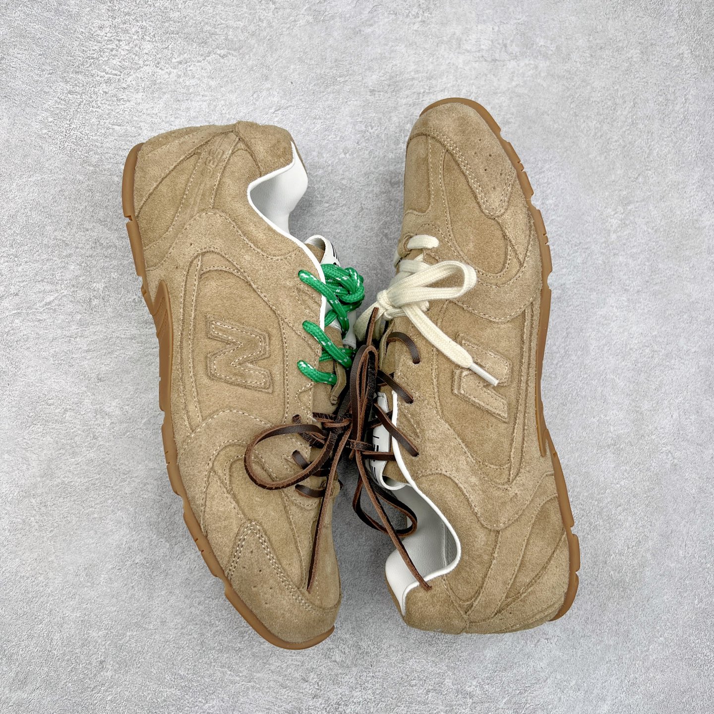 图片[3]-Miumiu x New Balance NB530 新百伦缪缪联名款复古运动鞋 全套原楦原纸板原厂数据开发 原厂三文治网纱 原装进口羊皮加羊反绒正确绒感卡色 正确中底拉帮中底纸板满印细节 冲裁组合 匠心打造 耗时两个月开发完成 工艺极其复杂难度可想而知 新开独立私模大底 全网唯一正确私模大底 高端零售专供产物 尺码：35 36 37 38 39 40 41 42 42.5 43 44 45-选品中心