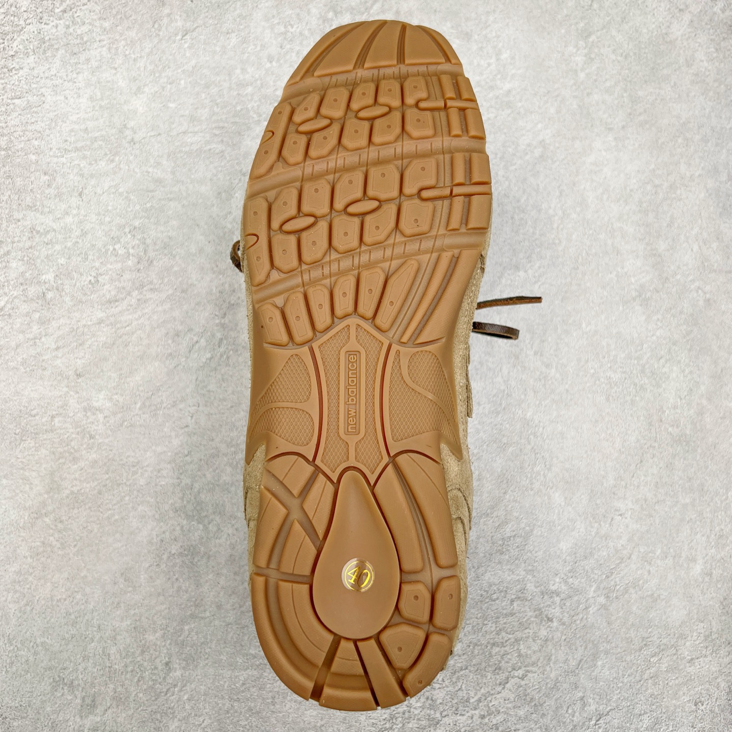 图片[9]-Miumiu x New Balance NB530 新百伦缪缪联名款复古运动鞋 全套原楦原纸板原厂数据开发 原厂三文治网纱 原装进口羊皮加羊反绒正确绒感卡色 正确中底拉帮中底纸板满印细节 冲裁组合 匠心打造 耗时两个月开发完成 工艺极其复杂难度可想而知 新开独立私模大底 全网唯一正确私模大底 高端零售专供产物 尺码：35 36 37 38 39 40 41 42 42.5 43 44 45-选品中心