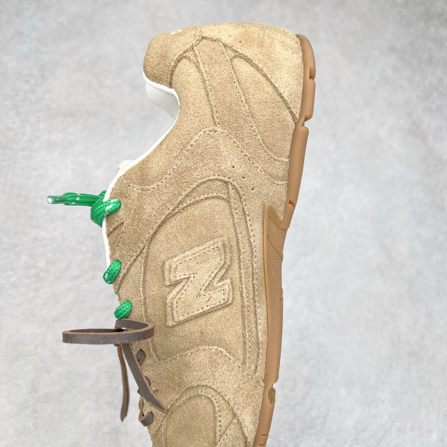 图片[7]-Miumiu x New Balance NB530 新百伦缪缪联名款复古运动鞋 全套原楦原纸板原厂数据开发 原厂三文治网纱 原装进口羊皮加羊反绒正确绒感卡色 正确中底拉帮中底纸板满印细节 冲裁组合 匠心打造 耗时两个月开发完成 工艺极其复杂难度可想而知 新开独立私模大底 全网唯一正确私模大底 高端零售专供产物 尺码：35 36 37 38 39 40 41 42 42.5 43 44 45-选品中心