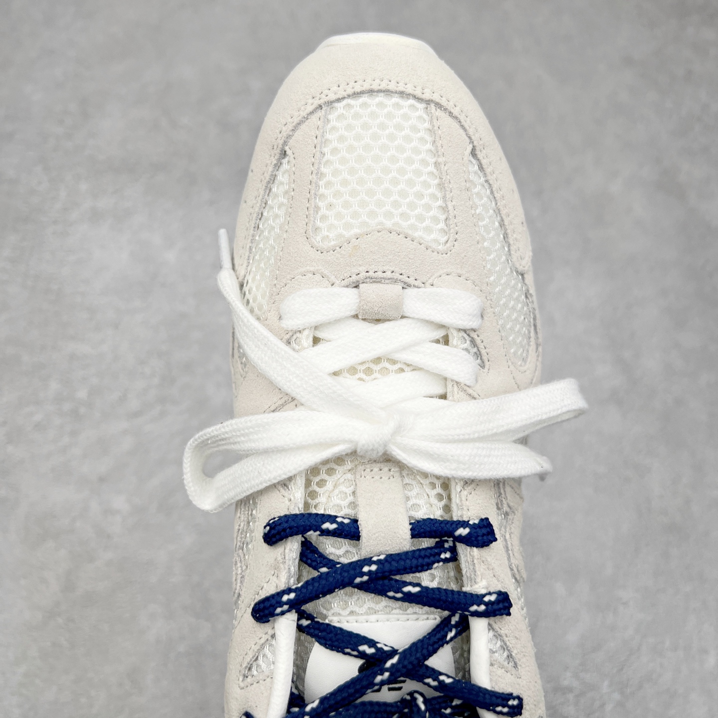 图片[4]-Miumiu x New Balance NB530 新百伦缪缪联名款复古运动鞋 全套原楦原纸板原厂数据开发 原厂三文治网纱 原装进口羊皮加羊反绒正确绒感卡色 正确中底拉帮中底纸板满印细节 冲裁组合 匠心打造 耗时两个月开发完成 工艺极其复杂难度可想而知 新开独立私模大底 全网唯一正确私模大底 高端零售专供产物 尺码：35 36 37 38 39 40 41 42 42.5 43 44 45-选品中心