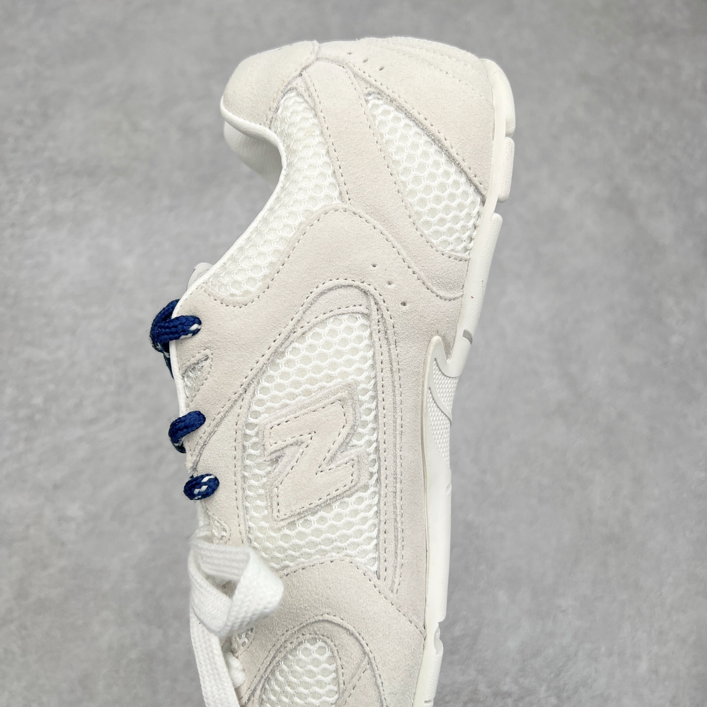 图片[7]-Miumiu x New Balance NB530 新百伦缪缪联名款复古运动鞋 全套原楦原纸板原厂数据开发 原厂三文治网纱 原装进口羊皮加羊反绒正确绒感卡色 正确中底拉帮中底纸板满印细节 冲裁组合 匠心打造 耗时两个月开发完成 工艺极其复杂难度可想而知 新开独立私模大底 全网唯一正确私模大底 高端零售专供产物 尺码：35 36 37 38 39 40 41 42 42.5 43 44 45-选品中心