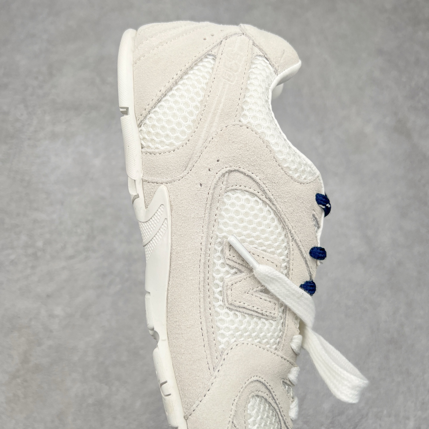 图片[6]-Miumiu x New Balance NB530 新百伦缪缪联名款复古运动鞋 全套原楦原纸板原厂数据开发 原厂三文治网纱 原装进口羊皮加羊反绒正确绒感卡色 正确中底拉帮中底纸板满印细节 冲裁组合 匠心打造 耗时两个月开发完成 工艺极其复杂难度可想而知 新开独立私模大底 全网唯一正确私模大底 高端零售专供产物 尺码：35 36 37 38 39 40 41 42 42.5 43 44 45-选品中心