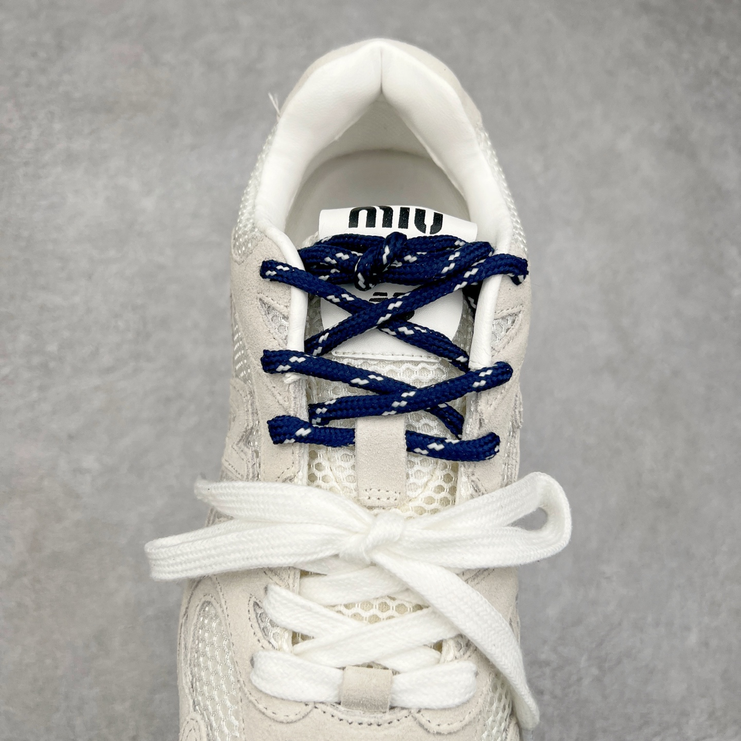 图片[5]-Miumiu x New Balance NB530 新百伦缪缪联名款复古运动鞋 全套原楦原纸板原厂数据开发 原厂三文治网纱 原装进口羊皮加羊反绒正确绒感卡色 正确中底拉帮中底纸板满印细节 冲裁组合 匠心打造 耗时两个月开发完成 工艺极其复杂难度可想而知 新开独立私模大底 全网唯一正确私模大底 高端零售专供产物 尺码：35 36 37 38 39 40 41 42 42.5 43 44 45-选品中心