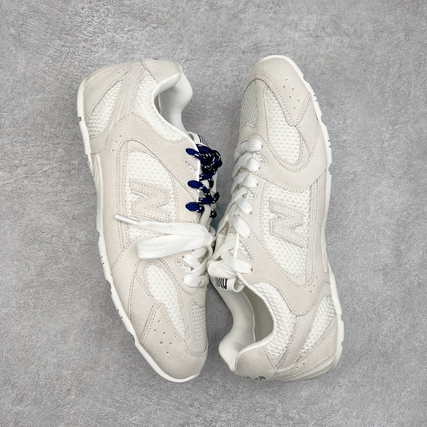 图片[3]-Miumiu x New Balance NB530 新百伦缪缪联名款复古运动鞋 全套原楦原纸板原厂数据开发 原厂三文治网纱 原装进口羊皮加羊反绒正确绒感卡色 正确中底拉帮中底纸板满印细节 冲裁组合 匠心打造 耗时两个月开发完成 工艺极其复杂难度可想而知 新开独立私模大底 全网唯一正确私模大底 高端零售专供产物 尺码：35 36 37 38 39 40 41 42 42.5 43 44 45-选品中心