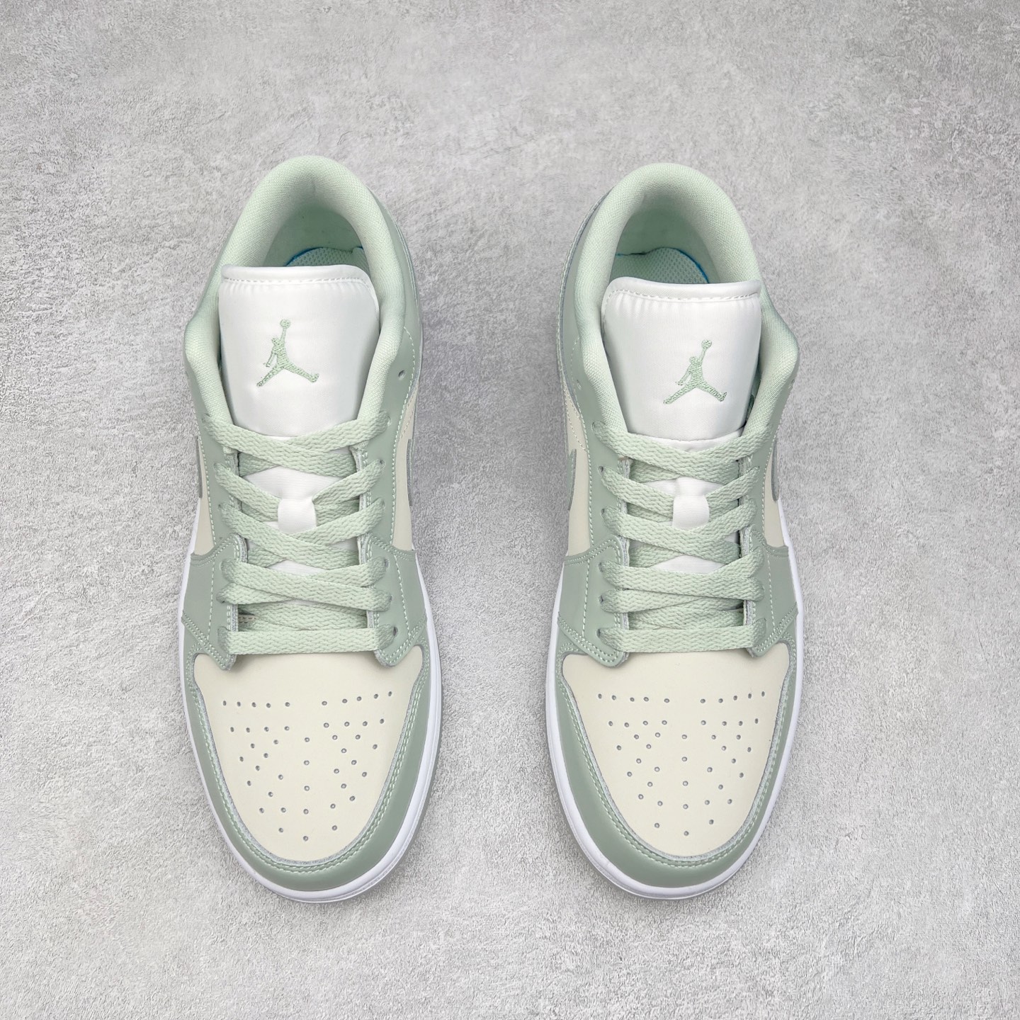 图片[2]-＃K版 Air Jordan AJ1 Low 低帮 米绿 HF4078-100 全新流水线出品 DT版本唯一平替选择 市场第二梯队最强版 全部原鞋开发 原楦原纸板开发 全鞋电脑针车 原厂内置全掌气垫 原盒内在原标 唯一Zp原版鞋带绑法 免检产品 全新2022版型 全头层皮料 完美零毛边处理 原厂配置全掌气垫 价格定位良心 几十个配色陆续出货 尺码：36 36.5 37.5 38 38.5 39 40 40.5 41 42 42.5 43 44 44.5 45 46 47.5-选品中心