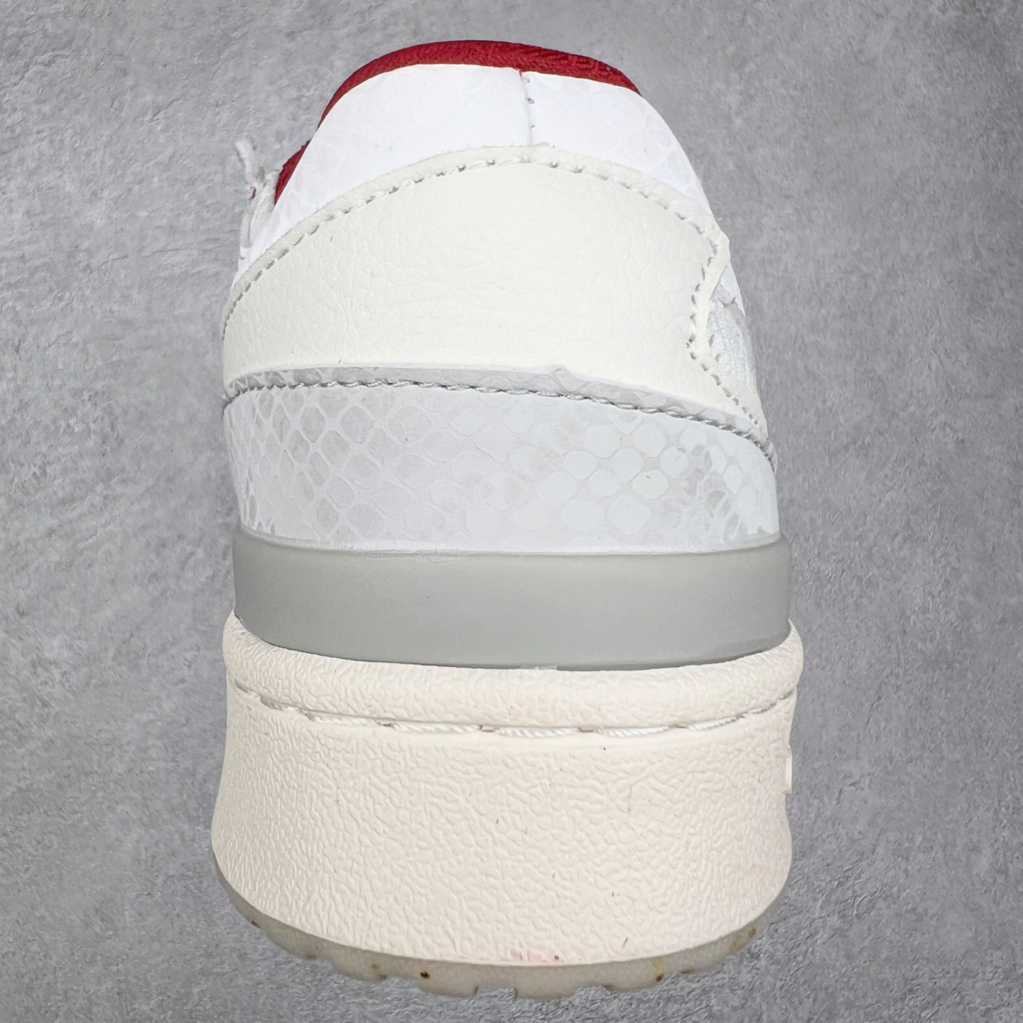 图片[8]-AD Forum 84 Low OG 低帮百搭潮流休闲运动板鞋 JP9969 以复古篮球鞋的外形为基础 采用皮革拼接 简约百搭 更加贴合舒适 中底内侧网格造型起到点睛之笔 外底橡胶 更显复古 尺码：36 36.5 37.5 38 38.5 39 40 40.5 41 42 42.5 43 44 44.5 45-选品中心