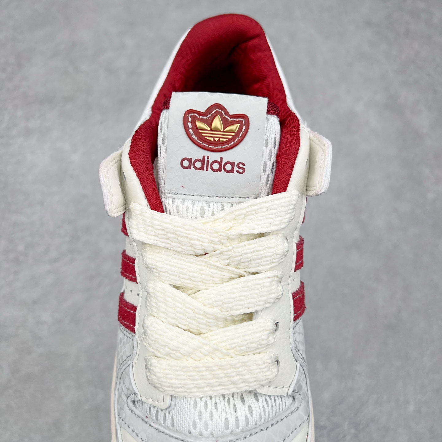 图片[5]-AD Forum 84 Low OG 低帮百搭潮流休闲运动板鞋 JP9969 以复古篮球鞋的外形为基础 采用皮革拼接 简约百搭 更加贴合舒适 中底内侧网格造型起到点睛之笔 外底橡胶 更显复古 尺码：36 36.5 37.5 38 38.5 39 40 40.5 41 42 42.5 43 44 44.5 45-选品中心