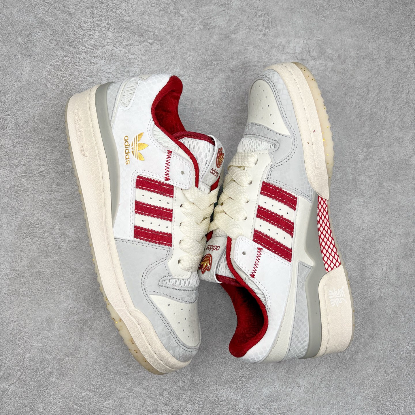 图片[3]-AD Forum 84 Low OG 低帮百搭潮流休闲运动板鞋 JP9969 以复古篮球鞋的外形为基础 采用皮革拼接 简约百搭 更加贴合舒适 中底内侧网格造型起到点睛之笔 外底橡胶 更显复古 尺码：36 36.5 37.5 38 38.5 39 40 40.5 41 42 42.5 43 44 44.5 45-选品中心