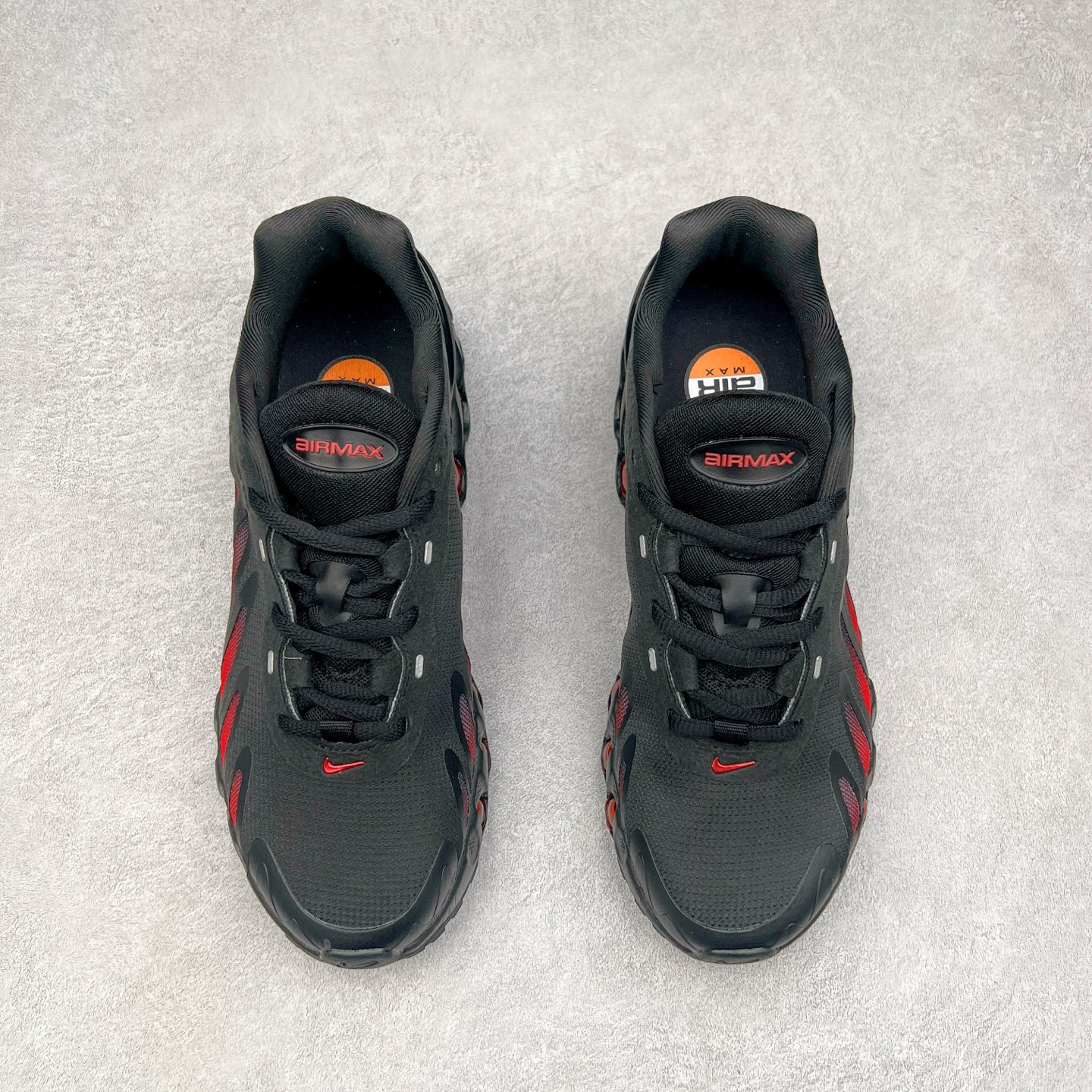 图片[2]-NK Air Max DN8 全掌科技气垫缓震运动跑鞋 FQ7860-029 DN8的核心亮点在于其八腔气垫结构 根据不同部位设定的气压值专为行走设计 提供卓越的舒适感 鞋面的设计让人联想到上世纪90年代末至2000年代初的多款Air Max 中底上系列圆形孔洞引发了热议 不少人将其与竞争品牌的缓震技术进行比较 例如K-SWISS 2010年代初推出的Tubes技 及以多孔鞋底闻名的品牌 尺码：36 36.5 37.5 38 38.5 39 40 40.5 41 42 42.5 43 44 44.5 45-选品中心