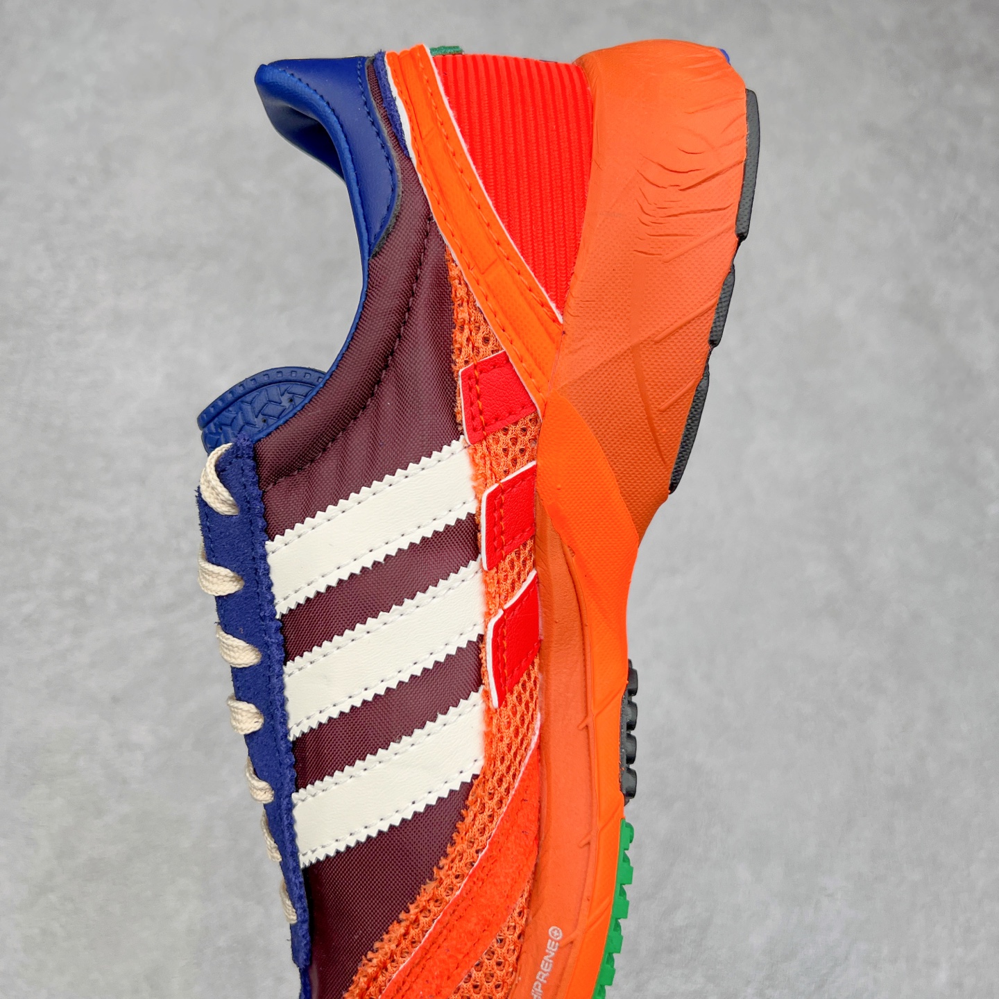 图片[7]-BAD BUNNY x adidas originals ADIZERO SL 72 联名柔软舒适防滑耐磨低帮生活休闲鞋 货号：JP8816 / JP8815 / JQ8757 此番 Bad Bunny 和 adidas 以 Adizero SL 72 为蓝本，推出 3 款不同配色，设计灵感汲取自复古跑鞋 SL 72 ，将经典元素与现代风尚相融合，打造出别具一格的鞋履。鞋面采用多层次叠加设计，很有层次感，吸引人。选用华夫格网、绒面革、皮革和灯芯绒等优质材料。鞋身上的 “ Para Bad Bunny ”中足标识与双阿迪达斯标志，彰显了双方的合作身份。搭载 Adizero 泡棉中底，确保卓越的舒适性与性能表现。尺码：36 36.5 37.5 38 38.5 39 40 40.5 41 42 42.5 43 44 44.5 45-选品中心