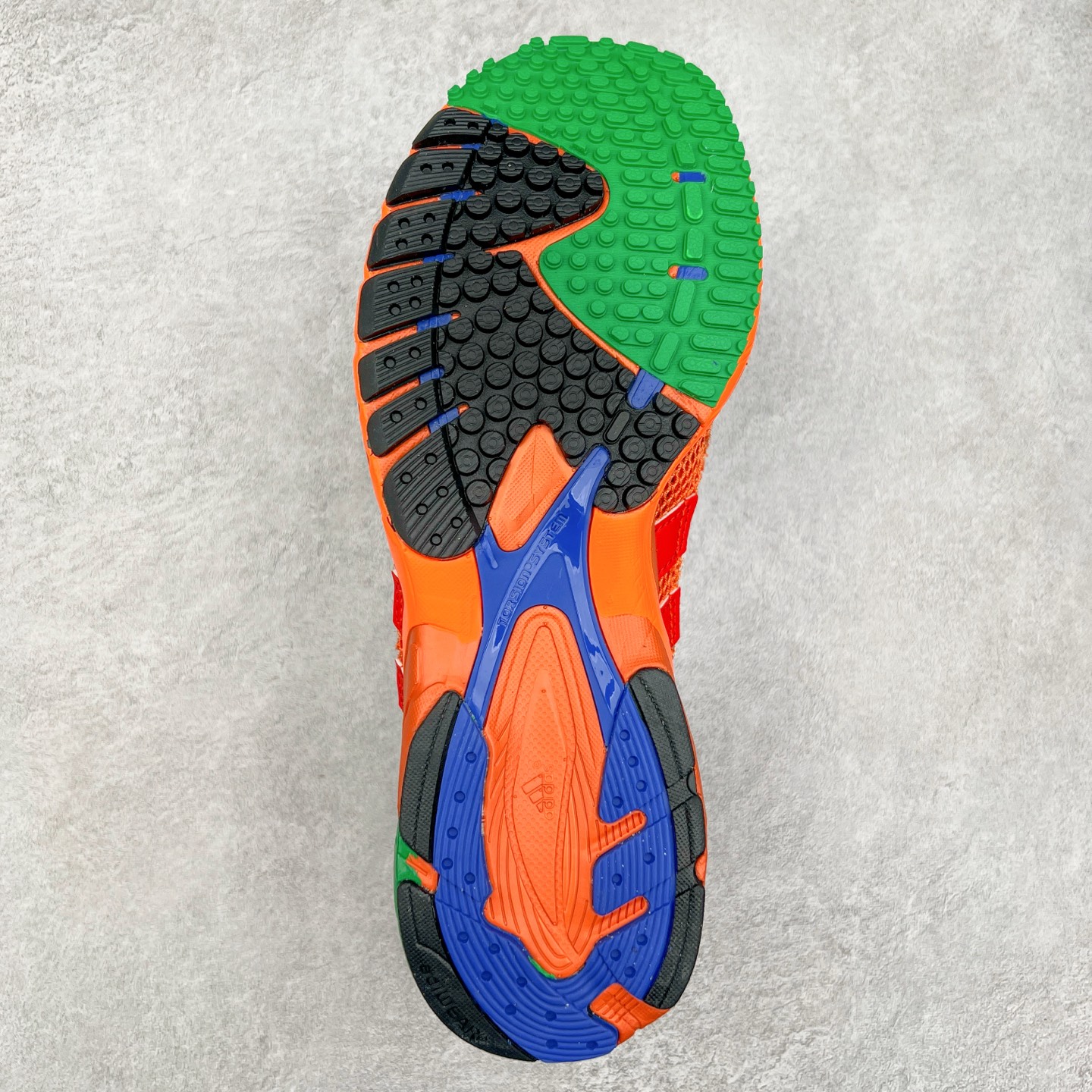 图片[9]-BAD BUNNY x adidas originals ADIZERO SL 72 联名柔软舒适防滑耐磨低帮生活休闲鞋 货号：JP8816 / JP8815 / JQ8757 此番 Bad Bunny 和 adidas 以 Adizero SL 72 为蓝本，推出 3 款不同配色，设计灵感汲取自复古跑鞋 SL 72 ，将经典元素与现代风尚相融合，打造出别具一格的鞋履。鞋面采用多层次叠加设计，很有层次感，吸引人。选用华夫格网、绒面革、皮革和灯芯绒等优质材料。鞋身上的 “ Para Bad Bunny ”中足标识与双阿迪达斯标志，彰显了双方的合作身份。搭载 Adizero 泡棉中底，确保卓越的舒适性与性能表现。尺码：36 36.5 37.5 38 38.5 39 40 40.5 41 42 42.5 43 44 44.5 45-选品中心